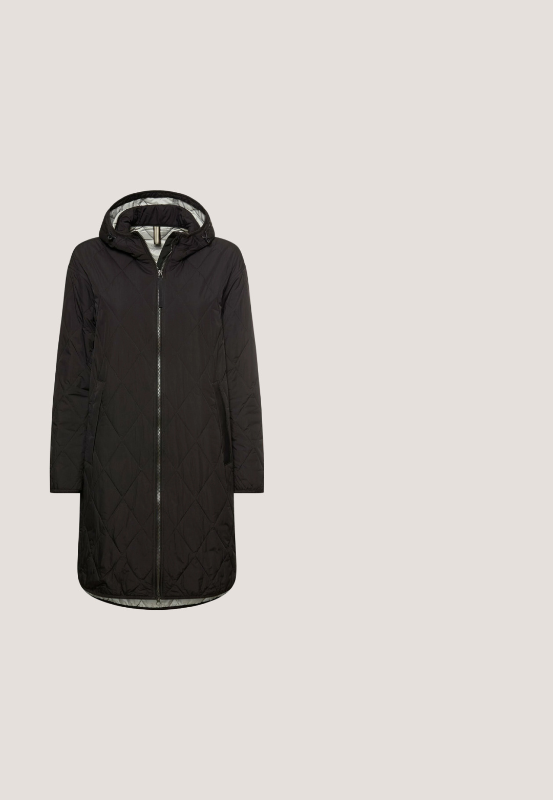 Zwart doorgestikt lange jas met een kap, voorzien van een ritssluiting aan de voorkant en zijzakken, gemaakt van glad, lichtgewicht materiaal. De voering aan de binnenkant is contrasterend.; Zwarte hoodie met een ritssluiting aan de voorkant, gemaakt van een zachte breimateriaal. Heeft een ruime capuchon, lange mouwen en ribgebreide manchetten en zoom.; Langsleeve top in donkergrijs, gemaakt van een gestructureerde, geribbelde stof. Beschikt over een brede ronde halslijn en een aansluitende pasvorm.; Zwarte jeans van een katoenmengsel, met een klassiek vijfzakkenontwerp, ritssluiting en contrasterende stikseldetails. Slim fit.; Palado OMYLIA - Cowboy-/Bikerlaarsjes - braun; Zwarte schoudertas van gestructureerd leer met een enkele riem en ritssluiting, afgebeeld tegen een witte achtergrond.