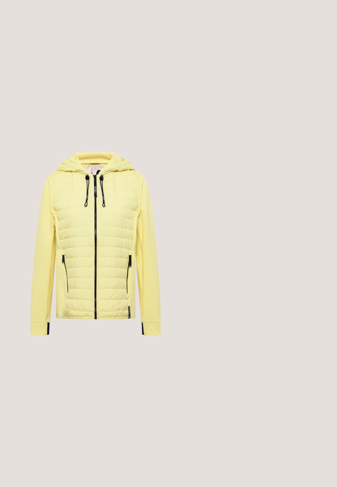 Veste à capuche jaune clair avec fermeture éclair, panneau avant matelassé, fermeture éclair noire et cordons, et poches latérales zippées.; Haut court à manches courtes en maille côtelée lilas avec bordure en forme de feuilles de laitue aux manches, à l'encolure et à l'ourlet, avec une silhouette ajustée.; Short en jean bleu taille haute avec bouton devant, fermeture éclair, passants de ceinture et poches avant, étiqueté "ROUGE EDIT."; Botte en cuir marron, haute jusqu'au genou, avec un bout arrondi, un détail de boucle sur le côté et un talon épais. Texture lisse avec des accents métalliques sur la sangle.; Sac à main vert menthe avec une texture lisse, des accents en cuir brun, des poignées doubles et une fermeture zippée. Comprend une étiquette détachable.; Collier en chaîne argentée composé de cinq accents en cristal clair et géométrique disposés de manière régulière le long de la chaîne. Fermoir simple.