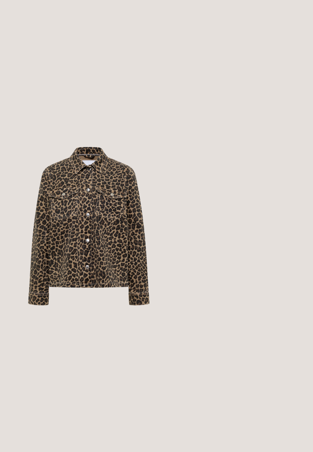 Langarmige jas met knopen, met een bruin-zwart luipaardprintpatroon en twee borstzakken aan de voorkant met knoopflappen.; Korte hoodie in tan met een zwart panterprint. Heeft een trekkoordkap en een geribde zoom met zwart-witte strepen op de manchetten.; Zwarte mouwloze top met een luipaardmotief, zachte bruine rok. De rok heeft een gegatherde elastische tailleband en een vloeiende stoffen textuur.; Stevige zwart-bruine platform sneaker met luipaardprintpanelen, dikke geribbelde zool en vetersluiting aan de voorkant.; My Jewellery Schoudertas - brown; Goudkleurige ketting met verweven dikke en dunne schakels, met een opvallende "Libra"-hanger in een sierlijk lettertype.