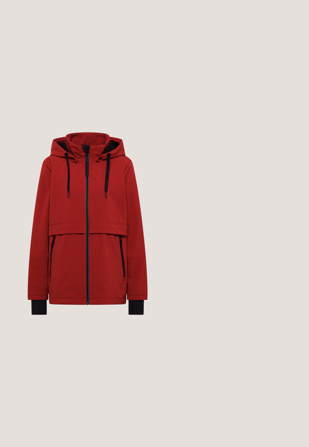 Veste à capuche rouge avec fermeture éclair noire et cordons, poches avant zippées et poignets noirs.; Sweatshirt rouge en tissu doux, avec un col rond, des manches longues et un petit logo en forme de cœur blanc sur la poitrine.; Haut en maille rouge à manches courtes et col rond, avec un col côtelé et une étiquette de marque à l'intérieur de l'encolure arrière.; Pantalon rouge coupe fuselée avec passants pour ceinture et fermeture avant dissimulée, longueur cheville avec un design épuré et sur mesure.; Baskets en daim rouge avec lacets et bandes blanches, semelle en caoutchouc beige et patch blanc au talon, vues de profil sur fond blanc.; Pochette rectangulaire rouge avec poche avant en forme d'enveloppe, fermeture éclair argentée et logo "Lancaster Paris" sur la poche.