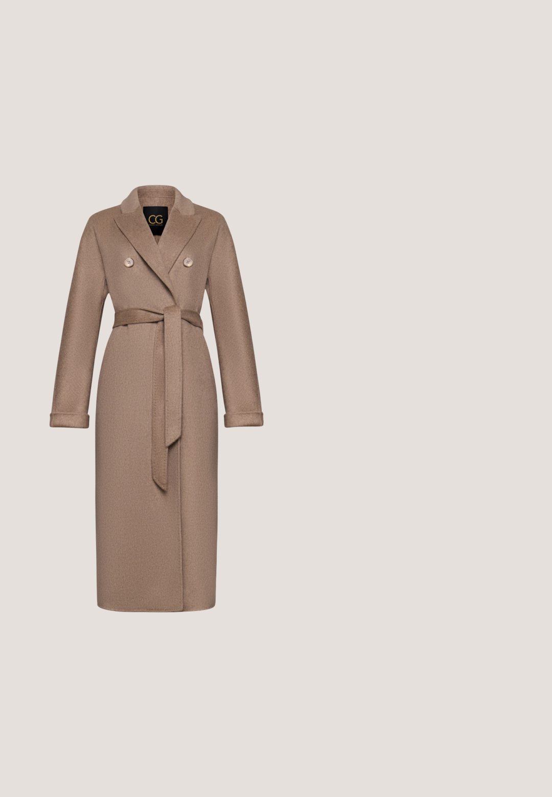 Dobbeltradet lang frakke i brun uldblanding med bindebælte, horisontal krave, to knapper og manchetter med opsmøg. Struktureret overflade.; Lys pink langærmet turtleneck top med et tætsiddende design, glat tekstur og høj hals. Ingen synlige mønstre eller dekorationer.; Lyserøde afslappede shorts med elastisk taljebånd, snøre foran og to store forlommer.; Lyserøde læder Mary Jane-sko med to remlukninger, kraftig gummisåle, afrundet tå, let shiny finish og tekstureret bølgemønster på sålen.; Lyserøde gennemsigtige solbriller med rektangulære gradientlinser, tynde stænger og "RALPH" trykt i guld på armen.; Ferskenfarvet lædertaske med struktureret overflade, runde top-håndtag, aftagelig skulderrem og guldloddet detaljer.