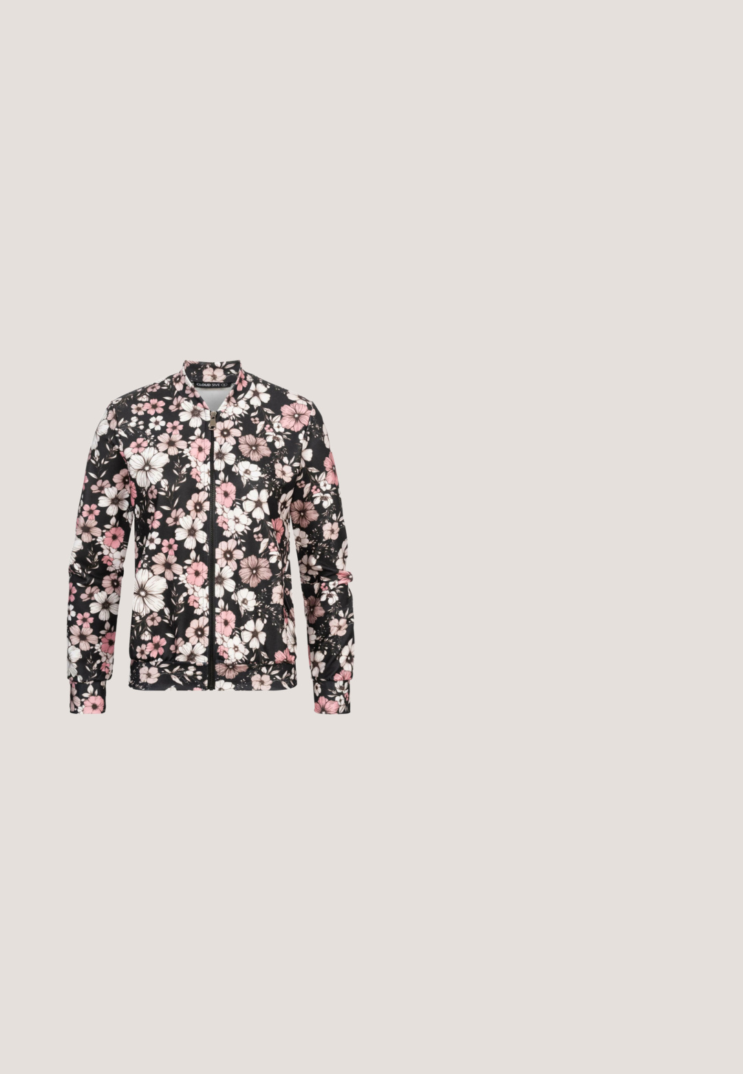 Sort blomsterbomberjakke med lyserøde og hvide blomster, lynlås, ribbede manchetter og en blød stofstruktur.; Sort tanktop med blondeoverlay ved udskæringen, med et V-formet design og en lynlås i ryggen. Glat stoftekstur.; Leopardmønstrede bukser med bred ben, lavet af blødt stof. Har en elastisk talje og sidelommer. Farverne inkluderer beige, brun og sort.; Slingback hæle med spids tå og brunt slangeskindsmønster samt slank sort hæl på hvid baggrund.; Sort håndtaske lavet af struktureret hårhudir, med et rundt håndtag og en klaplukning. Glat indvendig med bløde kanter.; Skildpaddeskjold hårklemme lavet af blank plastik, med en buet form og otte grebstænder for en sikker fastholdelse.