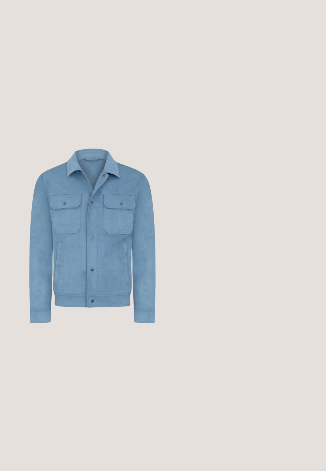 Hellblaue Wildlederjacke mit Knopfverschluss, zwei Brustklappentaschen mit Knöpfen und Seitenschlitz-Taschen, mit klassischem Kragen.; Hellblaues Polohemd aus Baumwolle mit einem Kragen, kurzen Ärmeln und einem dezenten, gestickten Logo auf der Brust.; Helle blaue Jeansshorts mit einem leicht ausgewaschenen Finish, umgeschlagenen Säumen, Fünf-Taschen-Design und einem Metallknopfverschluss.; Braunes Leder-Ankle-Boot mit einem dunkelbraunen Wollkragen, abgerundeter Zehenpartie und fünf Metallösen für die Schnürsenkel, ausgestattet mit einer strukturierten Gummisohle.; Klare Plastiksonnenbrille mit dunklen Gläsern, abgerundet rechteckiger Form, dünnen silbernen Metallbügeln mit linearer Verzierung. Leichtes Design.; Beige elastische Hosenträger mit einem ledernen Y-Rückenverbinder und silbernen Clips zur Befestigung. Glatte Textur, Standardbreite, minimalistisches Design.