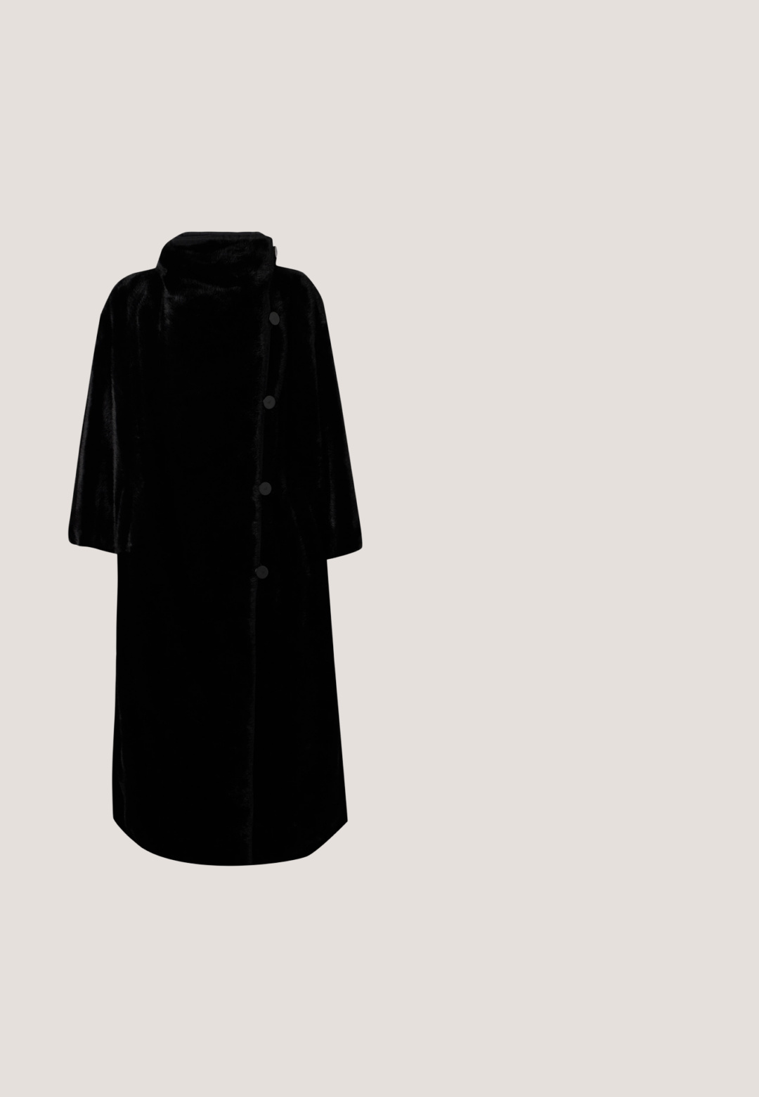 Zwarte lange nepbontjas met hoge kraag en vier knopen aan de zijkant, getoond tegen een eenvoudige lichte achtergrond.; Zwarte lange mouw jurk met een hoge halslijn. Gemaakt van een gladde stof. Aansluitend ontwerp dat uitloopt in een uitlopende zoom aan de onderkant.; Zwarte leren rijlaarzen met een hoge schacht, veter sluiting aan de voorkant, een ronde neus en een lage hak. Glad textuur en slank ontwerp.; Zwarte ronde clutch met zilveren bloem- en bladstrasversieringen en een gouden ringhandvat bezet met kleine heldere steentjes.; JOOP! GLOVES - Handschoenen - black; Zwarte suède chokercollier met een kleine centrale zilveren kraal en een strikdetail, voorzien van een eenvoudige sluiting met een verstelbare ketting.