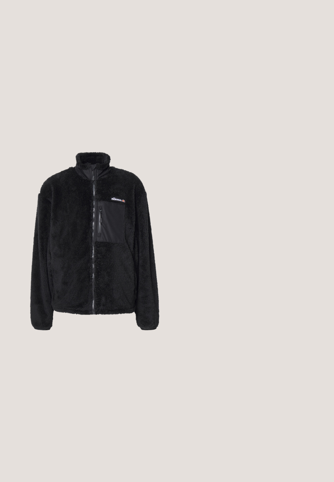 Ellesse CERVACOL - Forro polar - black; Sudadera negra con una gran capucha, bolsillo frontal y texto blanco que dice "los nuevos originales" en el pecho. Tejido suave y puños acanalados.; Camiseta de algodón azul claro de manga corta con cuello redondo, mostrada desde el frente sobre un fondo blanco.; Pantalones negros de una tela texturizada, con una cintura alta, corte holgado y bolsillos frontales con herrajes de botón a presión en tono plateado.; Piernas que llevan pantalones beige claros y zapatos de ante negros con cordones, de pie sobre un suelo de madera.; Funda rectangular negra con tejido texturizado, cierre de cremallera y dos cordones de acento en azul. La parte frontal presenta un bolsillo liso y un logotipo en relieve.