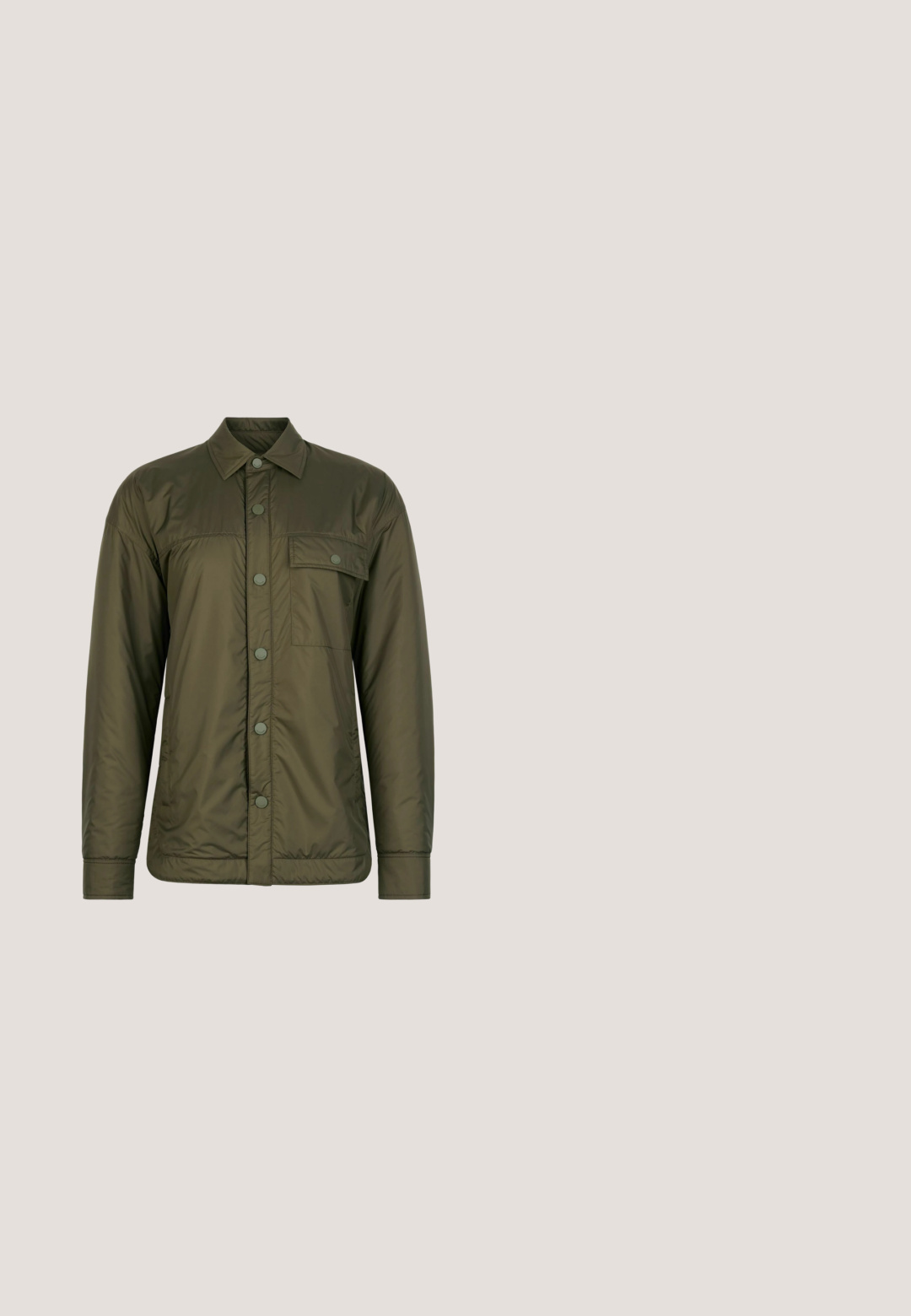 Langærmet, olivengrøn polstret jakke med knaplukning foran, spids krave og enkelt brystlomme med klap.; Beige strikket sweater med bred halsudskæring, lange ærmer og ribbede manchetter og kant. Glat tekstur og ensartet syning hele vejen rundt.; Lyseblå denimjeans med store mørkeblå blomsterapplikationer med frynsete kanter og udsmykninger, lige ben og standardlinning.; Tan ruskinds snørresko med rund tå og tykk, struktureret gummisål. Har stikninger på overdelen for en ekstra designmæssig detalje.; Lille tekstureret mauve-farvet læder-crossbody taske med guldlås og stropbeslag, præget mærkenavn centreret på forsiden.; Guldtonede hoops øreringe med en grøn facetteret stenaccent. Glat overflade med let buet form, poleret finish og minimalistisk design.