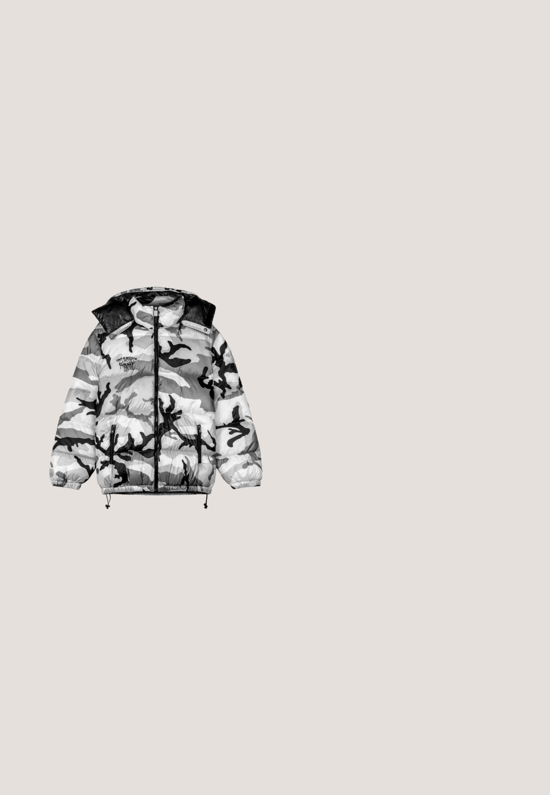 Grimey PUFFY FOLLOW THE DOLLAR CAMO - Chaqueta de invierno - camo; Suéter negro de punto con atrevidos diseños gráficos en rojo, que incluyen las palabras "Love Kills Slowly" y un motivo de corazón. Cuello redondo y manga larga.; Camiseta negra de manga corta con un gráfico en forma de cruz blanca y texto estilizado "MUGONZALES" en el lado izquierdo del pecho.; Pantalones cargo negros de algodón con corte slim, que cuentan con bolsillos laterales, un detalle de cremallera en los tobillos y un cierre de botón.; Botines de cuero negro con acabado texturizado, punta redonda, cierre de cordones en la parte delantera, cremallera lateral y detalle de suela marrón a contraste.; Bolso de hombro rectangular negro con patrón de logo circular en relieve y correa ancha con la palabra "CHABRAND" en letras mayúsculas.