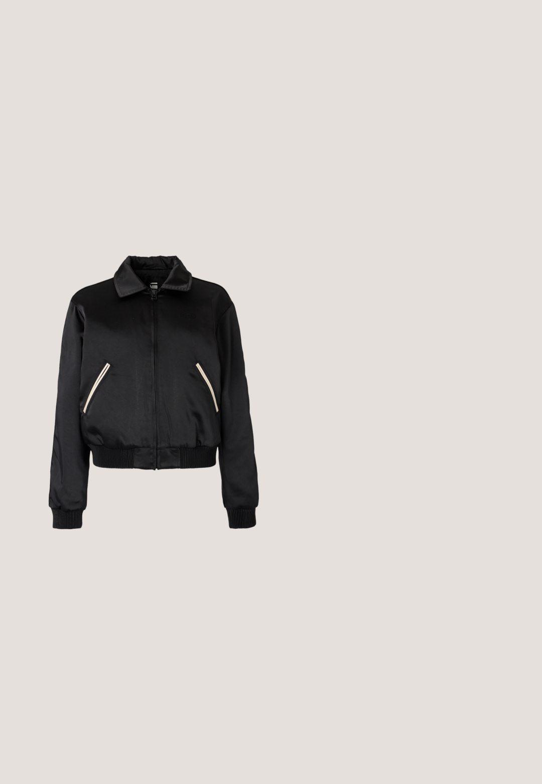 Sort satin bomberjakke med ribbet kant, der har to sidelommer med kontrasterende hvide lynlåse og et klassisk kravedesign.; Sort- og hvidstribet t-shirt med korte ærmer, hvid krave og et lille rødt hjerte broderet på venstre bryst.; Denim mininederdel i mørk indigo med fem lommer, sølvfarvet hardware, syninger og en let falmet finish nær kanten.; Enkelt brun cowboystøvle med dekorative syninger, hvilende på brolagt jord nær fliset væg baggrund.; Sort læder skuldertaske i halvmåneform med en enkelt rem og diskret præget brandnavn på en ensartet lys baggrund.; Sølv creoler med kaskade af små glitrende klare sten hængende i trin på en hvid baggrund.