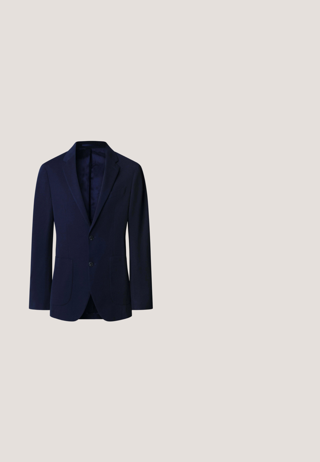 Marineblå herreblazer med to knapper, hakket revers og to forlommer, vist på en hvid baggrund.; Marineblå strikket langærmet crewneck-trøje med tekstureret vaffelmønster og ribkant ved ærmer og kant.; Hvid langærmet skjorte med knaplukning lavet af bomuld, med krave, forreste knapper og en enkelt brystlomme. Glat tekstur.; Beige chinos lavet af bomuldsblandet stof, med lige ben, forlommer og knaplukning i taljen.; JOOP! KLEITOS - Loafers - brown; Brun læderbælte med en glat tekstur, der har en sølvmetal spænde og en løkke, designet med en aftagende ende til sikker fastgørelse.