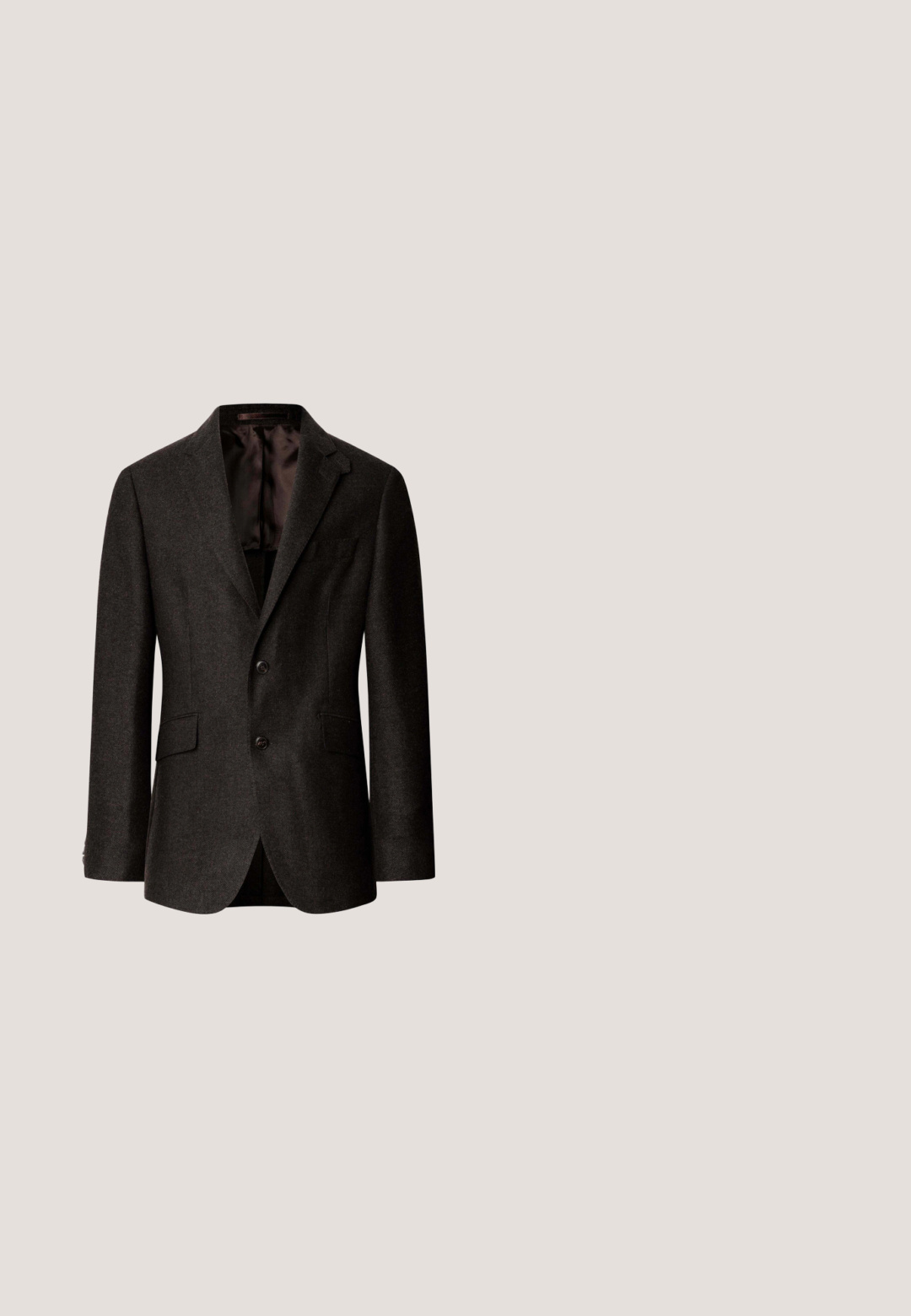 Donkergrijs op maat gemaakte blazer met twee knopen, notched revers, klepzakken en een gladde binnenvoering, weergegeven op een witte achtergrond.; Grijze coltrui gemaakt van een zachte breistof. Beschikt over lange mouwen en een getailleerd ontwerp met geribde manchetten en zoom. Simpele, gladde textuur.; Grijze formele broek met plooien aan de voorkant, zijzakken, riemlussen en een knoopsluiting in de taille tegen een witte achtergrond.; Bruine leren Oxford schoen met een glanzende afwerking, ronde neus, vetersluiting en een stevige zwarte rubberen zool. Naaddetails op de bovenkant.; Donkerbruine leren aktetas met een rechthoekige vorm, bovenhandgreep, afneembare schouderriem en een voorvak met rits. Soepele textuur met subtiele branding.; Bruine leren riem met een gladde textuur, rechthoekige metalen gesp en een drukknoopsluiting. Heeft een eenvoudig, onopgesmukt ontwerp.