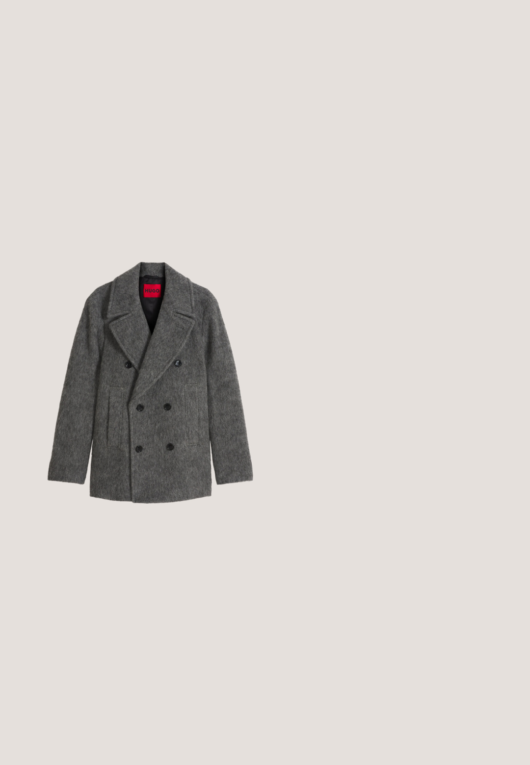 Grijze dubbelgeknoopte wollen jas met brede revers, zes zwarte knopen, twee voorzakken en een rood Hugo-label aan de binnenkant van de kraag.; BOSS KAWAII - Trui - open grey ten; Witte T-shirt met korte mouwen van katoen, voorzien van een ronde halslijn en een bedrukt merklogo bij de kraag. Glad oppervlak, eenvoudig ontwerp.; Zwarte rechttoe-rechtaan jeans met voorzakken, riemlussen en een knoopsluiting op een witte achtergrond.; Zwarte suède Chelsea laarzen met elastische zijpanelen, ronde neus en een lage rubberen zool. Beschikt over een trekband aan de achterkant voor eenvoudig aan- en uittrekken.; Zwarte leren grote reisttas met twee bovenhandvatten, een afneembare schouderriem en ritssluiting tegen een effen achtergrond.