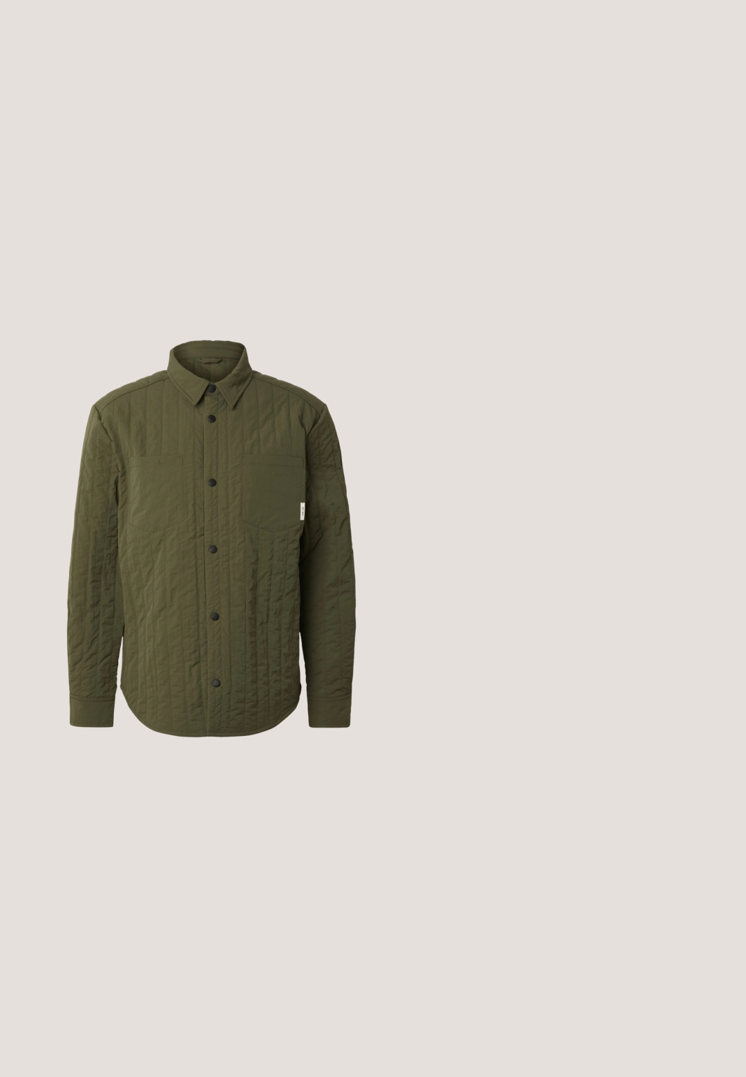 INDICODE JEANS Jas - army; Olijfgroene sweatshirt van zacht materiaal, met een ronde hals, lange mouwen en geribde manchetten. Subtiele "blend" logo in bijpassende kleur.; Crèmekleurig, langärmeliges Waffelstrick-T-Shirt mit Rundhalsausschnitt, gerippten Bündchen und Markenetikett innen am Kragen.; Bruine katoenen jeans met een rechte pijpdesign, voorzien van een knoopsluiting aan de voorkant, riemlussen en twee zijzakken.; Bruine suède Chelsea-boots met elastische zijpanelen, lage hak en een lipje aan de achterkant. Gladde textuur en gestroomlijnd ontwerp.; Duffeltas met zwart-bruin hondenbenspatroon, zwarte handvatten en verstelbare schouderriem, afgebeeld tegen een witte achtergrond.
