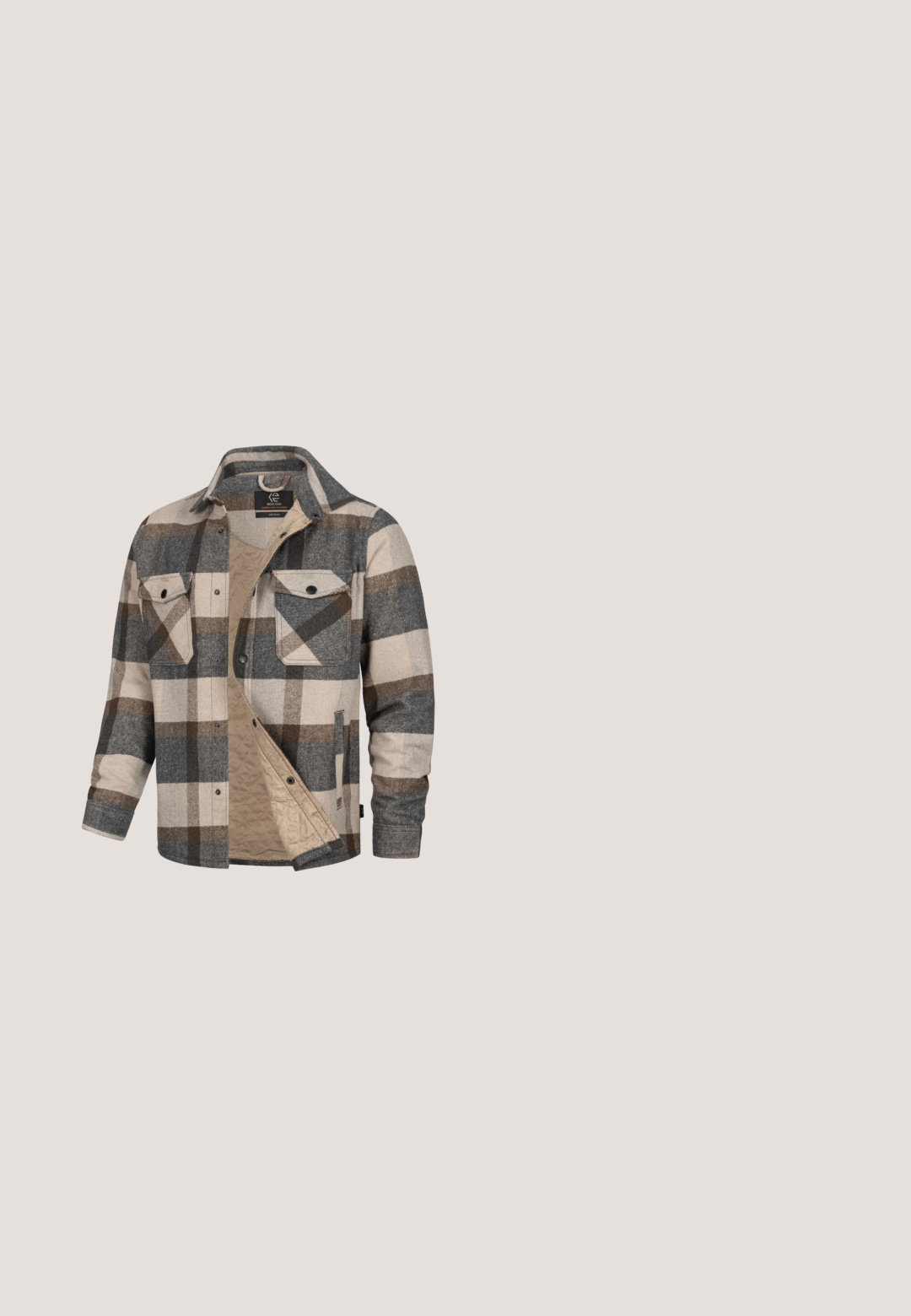 Grå, beige og brun ternet flannel skjortejakke med to brystlommer, trykknapper og quilted indvendig foring. Har lange ærmer.; Hvid kortermet T-shirt med rød tekst "Studio Originals Edition" på venstre bryst, vist på en neutral grå baggrund.; Lyseblå straight-leg jeans med falmede, slidte beige pletter på lårene, forlommer, bæltestropper og knaplukning.; Brun læder ankelstøvle med tekstureret overflade, sorte accenter, rund tå og robust sål, der har seks hulle til snørebånd.; Skildpaddefarvede solbriller med rektangulær ramme, brune gradientlinser og slanke sorte stænger med diskrete logodetaljer.; Sølv snoet kædearmbånd med justerbar lukning og forlængerkæde på en plain hvid baggrund.