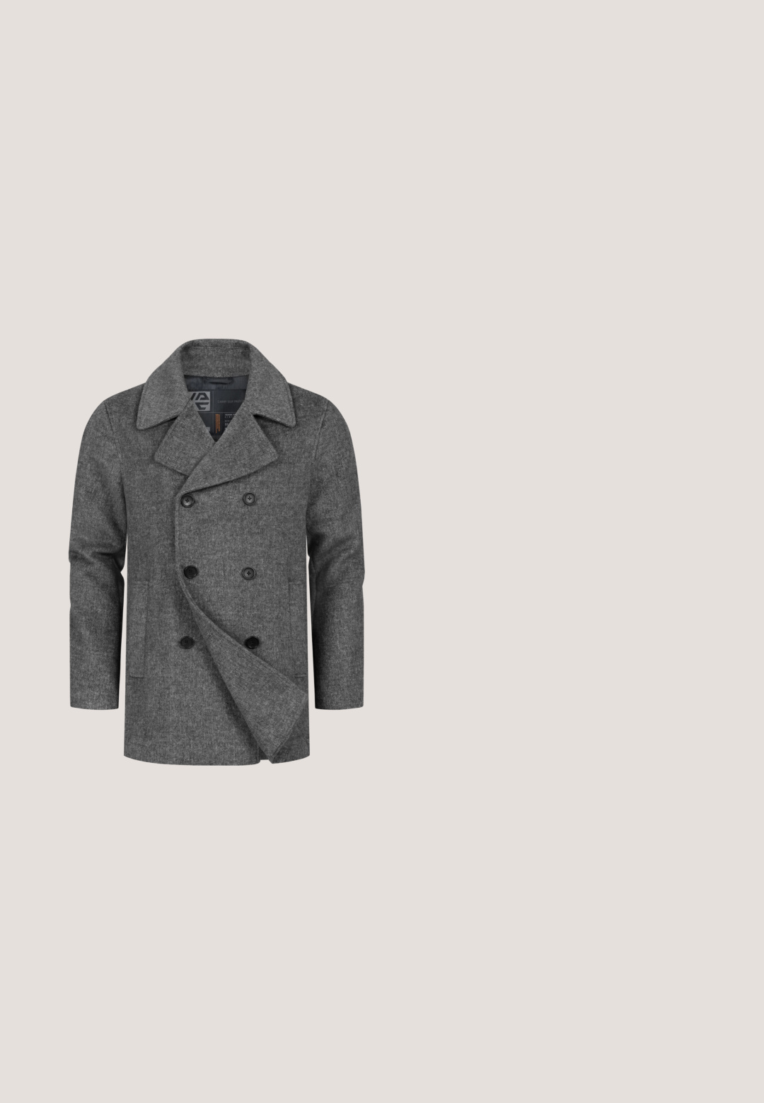 Grau Wollovercoat mit doppelter Knopfleiste, großen Revers und schwarzen Knöpfen. Verfügt über einen strukturierten Stoff und Seitentaschen.; Hellgrauer Strickpullover mit einem Zopfdesign, Rundhalsausschnitt und gerippten Bündchen. Gesticktes Logo auf der linken Brust.; Dunkelgraues Langarmhemd mit Button-Down-Kragen, weißen Knöpfen, einer einzelnen Brusttasche und einer strukturierten Stoffqualität.; Graue maßgeschneiderte Hose mit flacher Vorderseite, Knopfverschluss und Gürtelschlaufen. Hergestellt aus strukturiertem Stoff mit geradem Bein.; Schwarzer Brogue-Lederschuh mit hölzernem Absatz, detailreichen Perforationen und Schnürsenkeln, der über einem beigen Teppich in einem minimalistischen Raum schwebt.; Schwarzer geflochtener Ledergürtel mit Metallschnalle und kleinem rot-weiß-blauem rechteckigen Logo nahe der Schnalle.