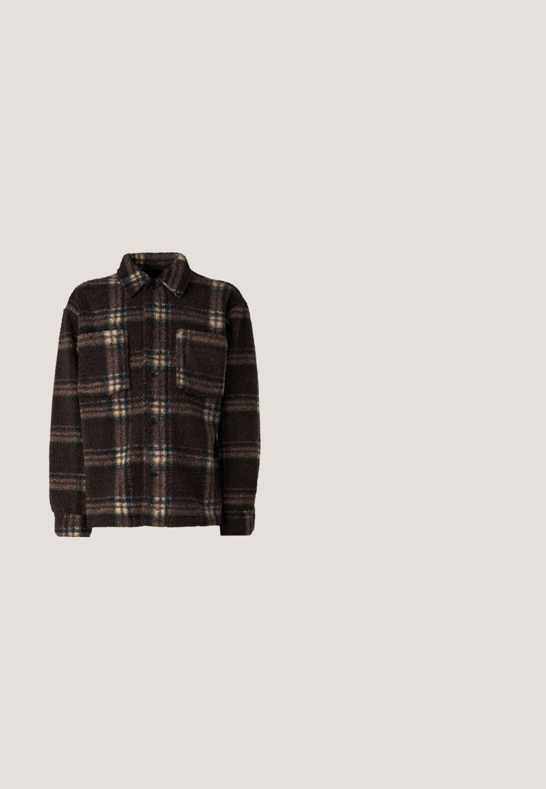 Bruine geruite fleece overhemdjas met een knoopsluiting aan de voorkant, een gespreid kraag en één borstzak; is gemaakt van een gestructureerde, pluizige stof.; Groen gebreid vest met V-hals, knoopsluiting, lange mouwen, geribbelde manchetten, zoom en twee voorzakken.; Zwart oversized T-shirt met vervaagde textuur en gestileerde witte en rode tekst "Fadella" gecentreerd aan de voorkant.; Wijde spijkerbroeken van olijfgroene denim, met gebogen naadaccenten, klassieke knoopsluiting en een vervaagde afwerking.; AllSaints LANG - Lage laarzen - brown; Bruine leren riem met een gestructureerde afwerking, voorzien van een bronzen gesp met drie tanden en twee metalen klinknagels voor aanpassing.
