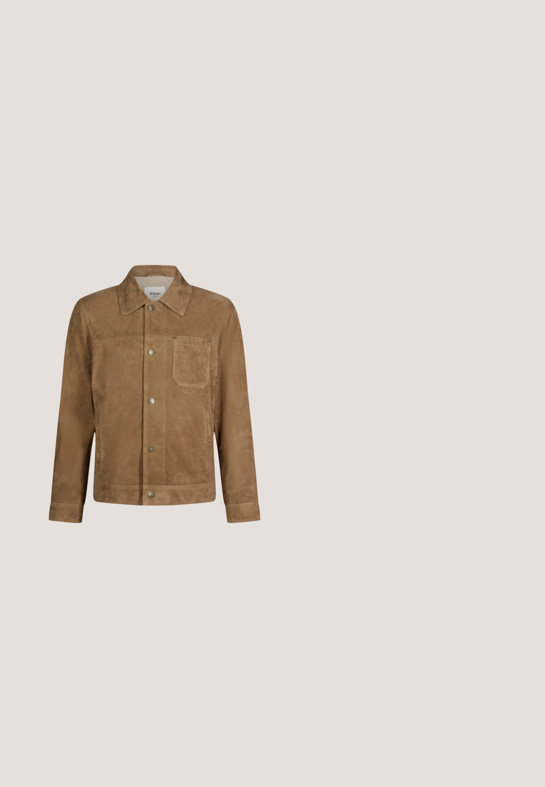 Braune Wildlederjacke mit Kragen, vorderer Knopfleiste und einer Brusttasche auf weißem Hintergrund.; Braunes Poloshirt mit kurzen Ärmeln, Kragen und Frontreißverschluss, mit kleinem rechteckigem Logo auf der linken Brust.; Hellbraune Hosen aus Baumwollmischung mit geradem Bein, Fronttaschen und Zip-Fly. Minimale Beschläge und keine sichtbaren Muster.; Dunkelbrauner Wildleder Chelsea-Boot mit elastischen Seitenpaneelen, runder Zehenpartie und schwarzer Gummisohle. Verfügt über eine Zugschlaufe für ein einfaches Anziehen.; Braune Wildleder-Umhängetasche mit strukturierter Oberfläche, rechteckiger Form, vorderseitigem Logodetail und verstellbarem Stoffriemen. Silberne Metallakzente.; BOSS SASH - Flechtgürtel - dark brown two