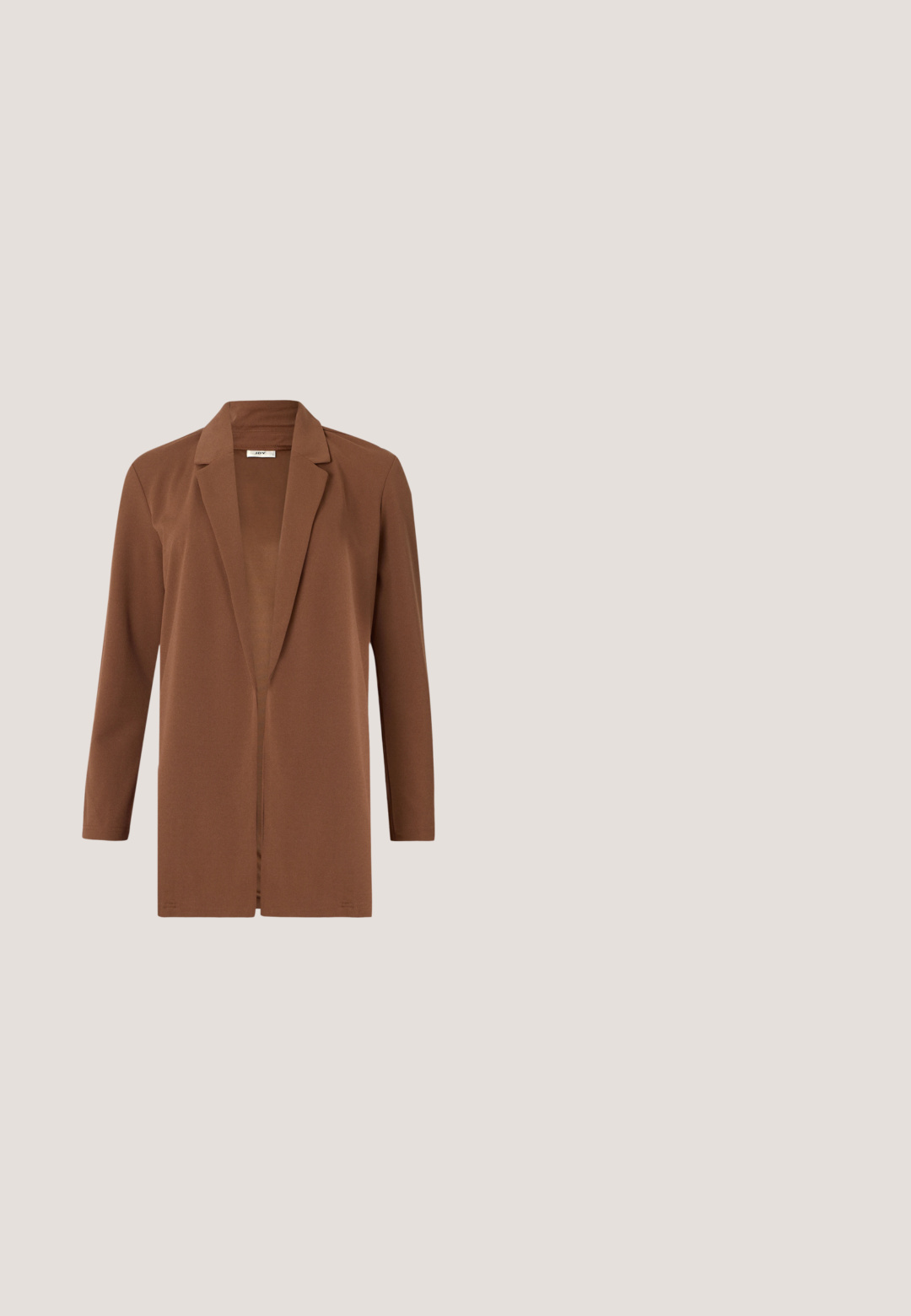 Brun blazer lavet af glat stof, med spids krave, lange ærmer og et åbent frontdesign uden lukninger.; Sort maxikjole med firkantet udskæring, pufærmer og elastisk talje, lavet af letvægtsstof med en glat tekstur.; Sorte slingback hæle med spids tå, glat mat finish og en slank, blank hæl. Justerbar rem med lille spænde detaljer.; Sorte cat-eye solbriller med mørke linser, en glat plastikramme og vinklede kanter. Branding synlig på venstre tempel.; Lille sort blank håndtaske med to lange håndtag og snøre-detaljer i siden på en ensfarvet lys baggrund.; Øreringe i guldfarve med en abstrakt, organisk form, der har en tekstureret overflade og lukkemekanisme med stik.