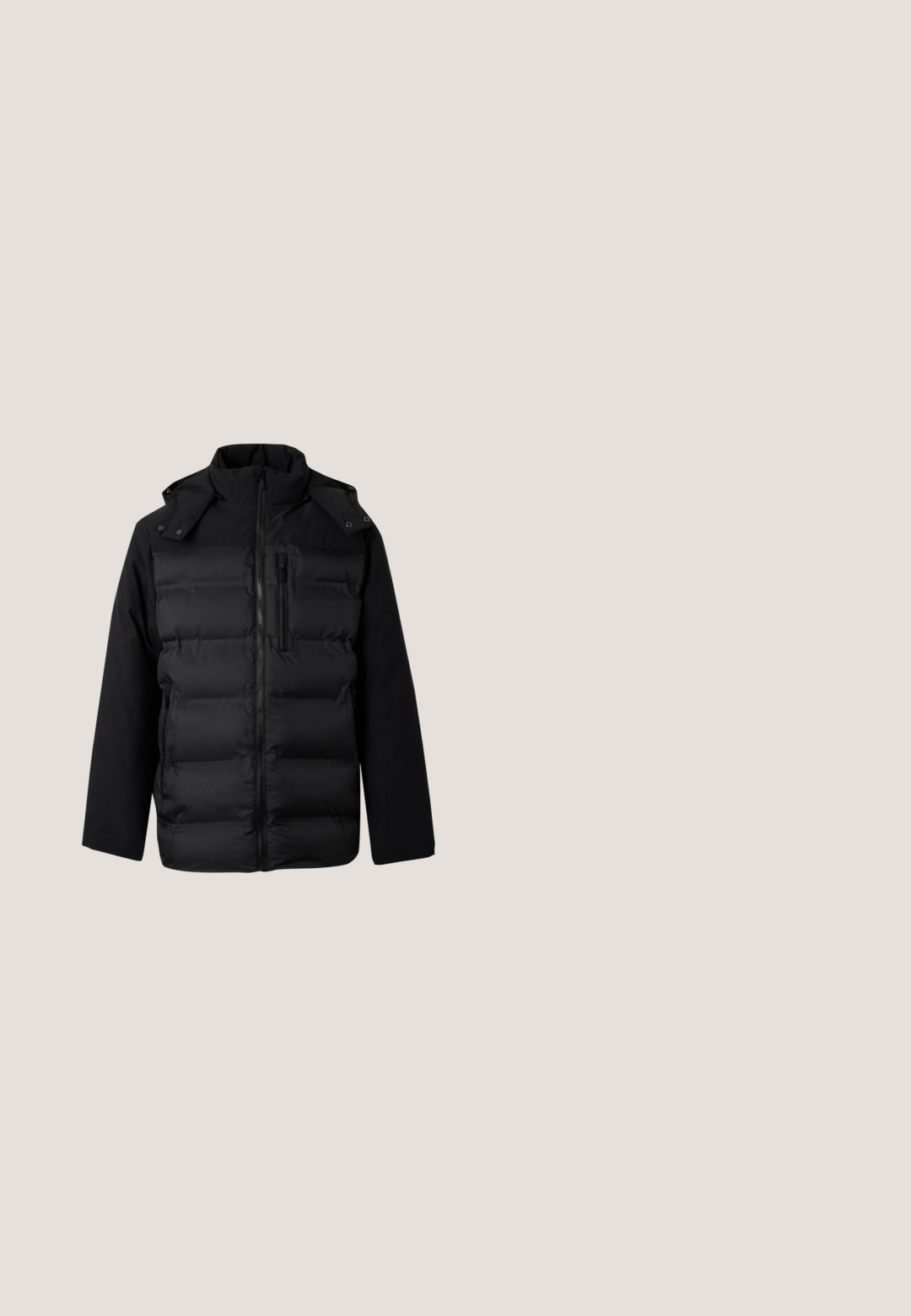Μαύρο επενδυμένο μπουφάν με πλήρες φερμουάρ μπροστά, ψηλό γιακά, αποσπώμενη κουκούλα και φερμουάρ σε τσέπες στο στήθος και τις πλευρές.; Σκούπερ μπεζένι με μακρύ μανίκι σε σκούρο καφέ χρώμα, με διακριτικό ανάγλυφο σχέδιο μπροστά, ριμπ μανσέτες και τελείωμα, στρογγυλή λαιμόκοψη, ετικέτα μεσαίου μεγέθους ορατή.; Κοντομάνικη μπλούζα σκουροκόκκινη με πολύχρωμο κάθετο σχέδιο κειμένου "EMPORIO ARMANI" στο αριστερό στήθος.; Μαύρο τζιν παντελόνι από denim με κανονική εφαρμογή ίσιας γραμμής, σχέδιο με πέντε τσέπες και κλείσιμο με κουμπί. Κλασικό στυλ και ανθεκτική υφή.; Σκούρο καφέ δερμάτινο μποτάκι μέχρι τον αστράγαλο με φερμουάρ στο πλάι, μαύρη σόλα με σχέδιο και χαμηλό τακούνι, εμφανίζεται σε προφίλ σε λευκό φόντο.; Μαύρη υφασμάτινη δερμάτινη τσάντα καρπού με φερμουάρ, οριζόντιο ιμάντα μπροστά, μικρό ασημένιο λογότυπο "BOSS" και αποσπώμενο λουράκι καρπού αριστερά.