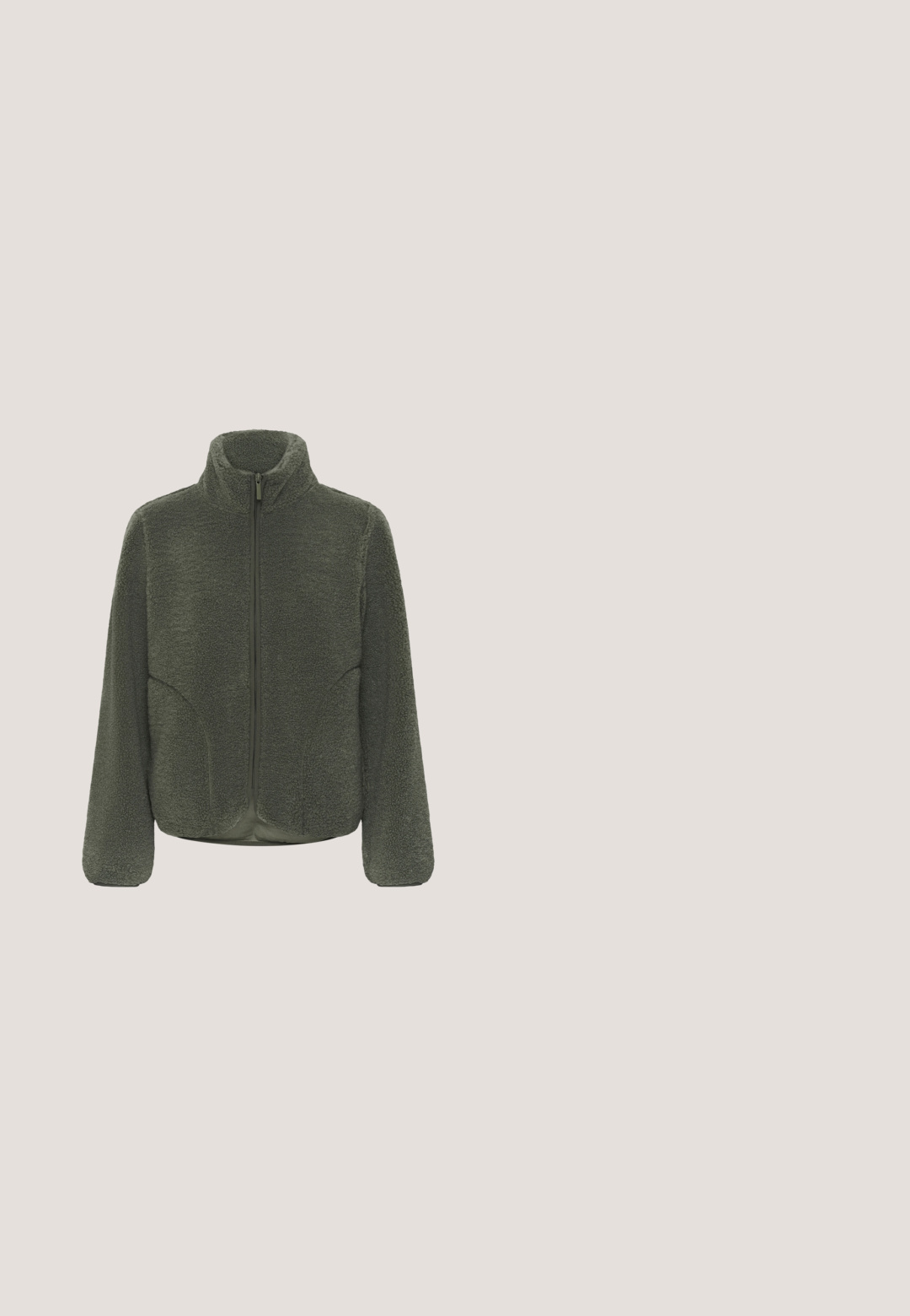 Chaqueta polar de terciopelo verde oscuro con cremallera completa, cuello alto y mangas largas, diseñada para brindar calor y un uso casual.; Suéter de polo de manga larga a rayas beige con un cuello clásico, tapeta de tres botones y puños y dobladillo acanalados. Acentos en azul marino y beige claro.; Falda de mezclilla de cintura alta, en azul medio. Presenta una costura delantera distintiva, aberturas laterales y diseño de cinco bolsillos estándar.; Zapatillas altas de ante verde oliva con cordones negros, suela de goma color beige y detalle del logo en el lateral. Textura suave y diseño minimalista.; Bolso de hombro acolchado en color marrón claro con una textura suave y brillante; cuenta con una correa larga ajustable y una parte superior con cremallera; incluye una etiqueta de marca.; Collar de cuentas con cuentas blancas y de tono dorado, forma redonda, con un acabado texturizado y un cierre de langosta. Incluye detalles de longitud ajustable.