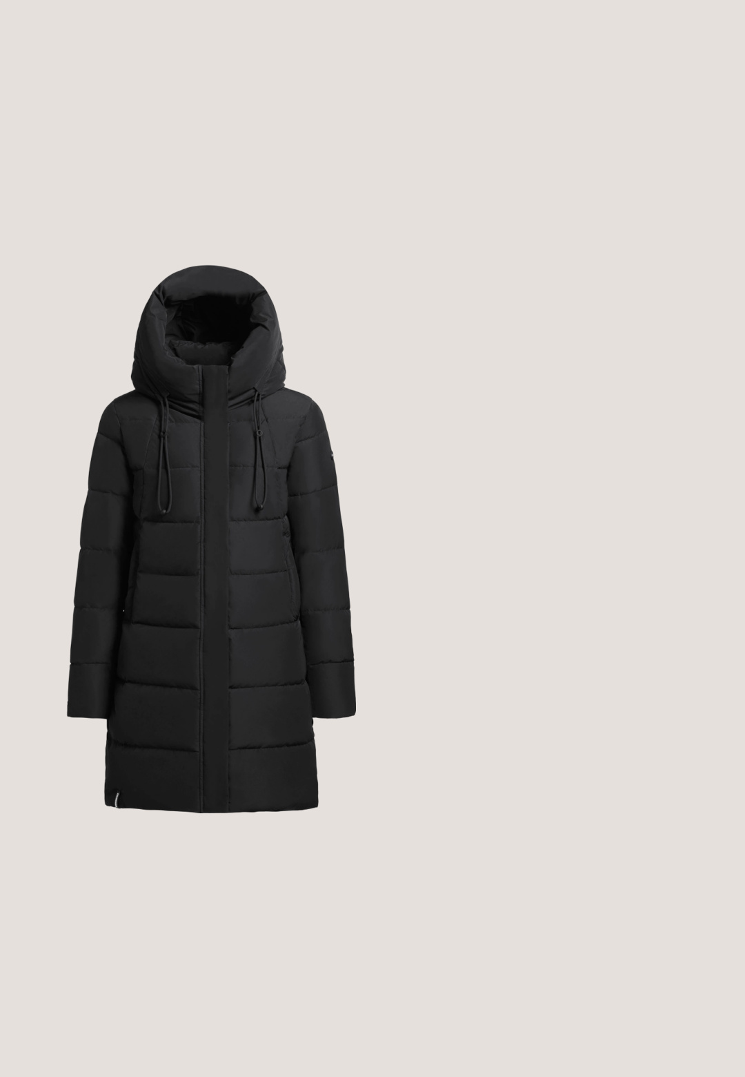 Schwarze gepolsterte Jacke mit hohem Kragen und Kapuze. Verfügt über einen Frontreißverschluss, zwei Seitentaschen und ein gestepptes Design. Glatte Textur.; Dunkelgrauer Rollkragenpullover aus strukturiertem Strickmaterial, mit langen Ärmeln und einem gerippten Saum und Kragen.; Schwarzes Langarmshirt aus weichem Stoff mit rundem Ausschnitt und figurbetontem Design sowie schmalen Bündchen an den Ärmeln.; Schwarze hoch taillierte Skinny-Jeans mit vorderem Knopf und Reißverschluss, vorderen und hinteren Taschen, präsentiert vor weißem Hintergrund.; Tamaris STIEFELETTE - Snowboot/Winterstiefel - black; Schwarze Leder-Tragetasche mit zwei Schulterriemen, flachen Seiten und minimalistischer Gestaltung. Verfügt über Hardware in Silberfarben und ein geprägtes Logo-Detail.