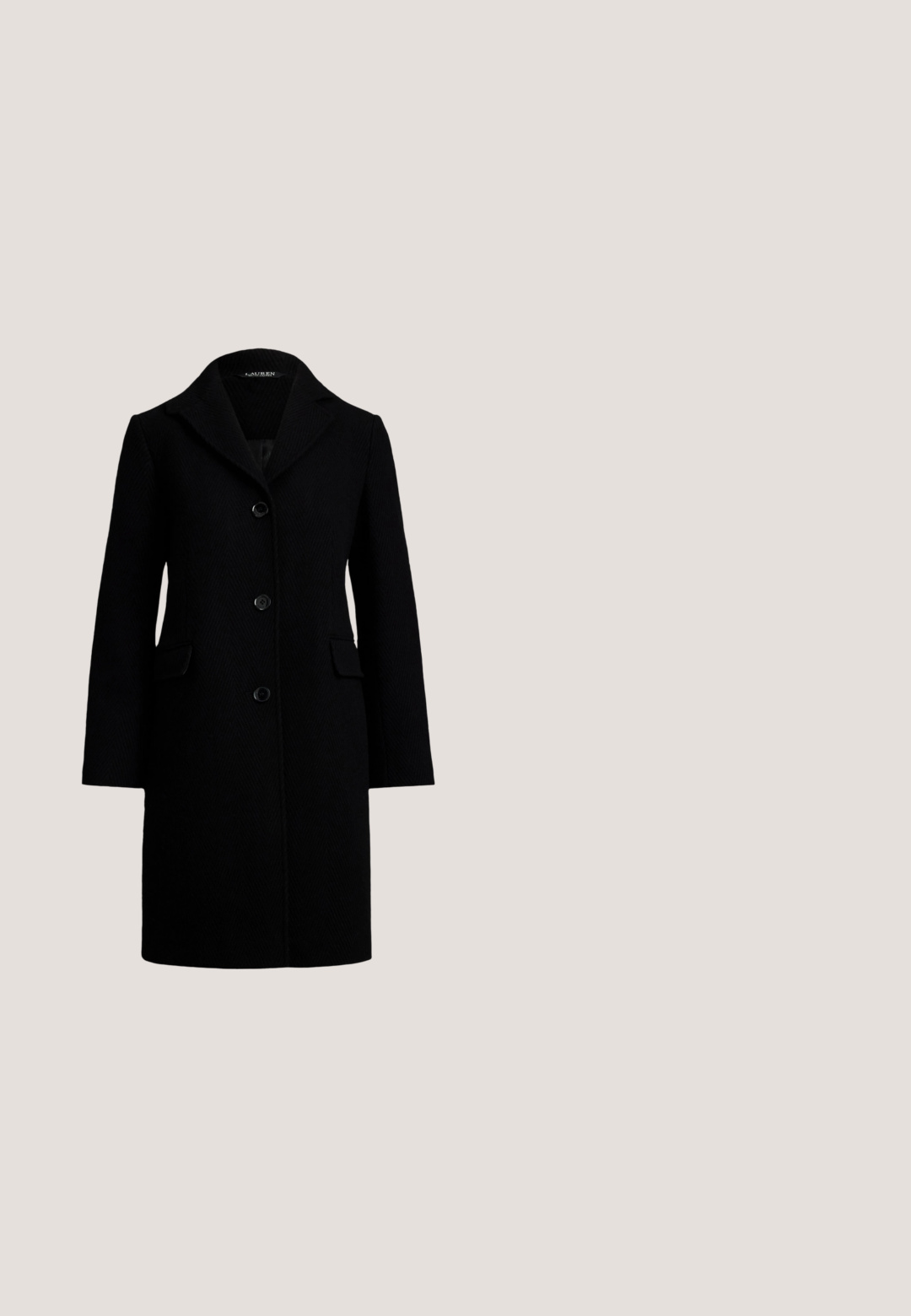 Lauren Ralph Lauren WOOL-BLEND HERRINGBONE COAT - Κλασικό παλτό - black; Μαύρο T-shirt με χρυσά αφηρημένα γραμμικά μοτίβα, κοντά μανίκια και στρογγυλή λαιμόκοψη. Κατασκευασμένο από απαλό, ελαφρύ ύφασμα.; Λευκή μίντι φούστα από τζιν με ψηλή μέση, μπροστινό κούμπωμα με κουμπιά, θηλιές για ζώνη, τσέπες και μπροστινή σχισμή.; Μαύρο δερμάτινο γόβι με μυτερή μύτη, χαμηλό τακούνι τύπου kitten και μικρό διακοσμητικό φιόγκο στην κορυφή, απεικονίζεται σε πλευρικό προφίλ σε λευκό φόντο.; Μαύρη δερμάτινη τσάντα χειρός με στρογγυλό σχήμα, κοντή λαβή, χρυσές λεπτομέρειες και μια διακριτική χρυσή κουκίδα στην πρόσοψη. Λείο υφή.; Χρυσά σκουλαρίκια με σχέδιο στροβιλισμένου φύλλου, διακοσμημένα με μικρές λαμπερές πέτρες, και ασφαλισμένα με πίσω στήριγμα.