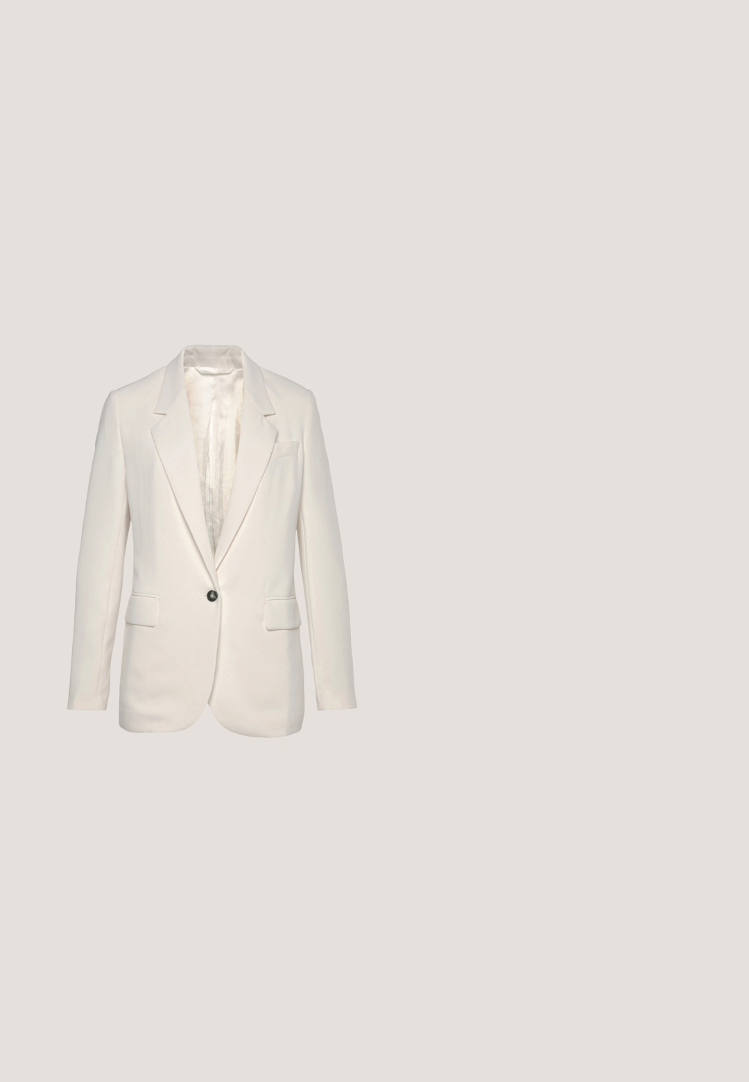 Lys beige blazer med indsnit på kraven, enkelt sort knaplukning, to forreste lommer og glat stof, med en delvist foret inderside.; Hvid ærmeløs jumpsuit med rund udskæring, drapering foran og en bundet taljedetalje med brede bukser. Glat stofstruktur.; Metallic guld højhælede pumps med spids tå, slank hæl, glat tekstur og minimale syninger på overdelen.; CHLOÉ Briller med blålysfilter - pink-pink-transparent; Beige satin håndtaske med stor matchende dekorativ sløjfe, perlebåret håndtag og sølvkæde strop på hvid baggrund.; Hvid perlearmbånd med en guldfarvet hjertevedhæng, pyntet med rhinsten. Har en guldfarvet lås og justerbar kæde.