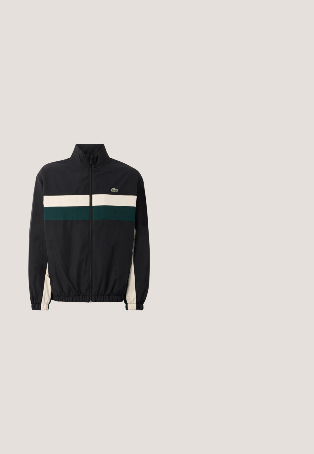 Chaqueta negra con cuello alto, con rayas horizontales verde y crema. El material parece ligero; incluye puños elásticos y un logotipo.; Sudadera oscura con base negra, con rayas horizontales verdes y blancas en el pecho y un pequeño logo bordado a la izquierda.; Camiseta de algodón de manga corta en verde oscuro con cuello redondo y pequeño logo del cocodrilo de Lacoste en el pecho izquierdo.; Pantalones beige claro con cintura elástica y cordón ajustable. Hechos de tela suave, con piernas rectas y sin bolsillos ni patrones.; Zapatilla deportiva negra con un diseño elegante, que presenta materiales de malla y sintéticos, una suela texturizada y un logotipo prominente en el lateral.; Bandolera negra con un patrón geométrico, fabricada en material duradero. Cuenta con un cierre de solapa, un acento metálico y una correa ajustable.