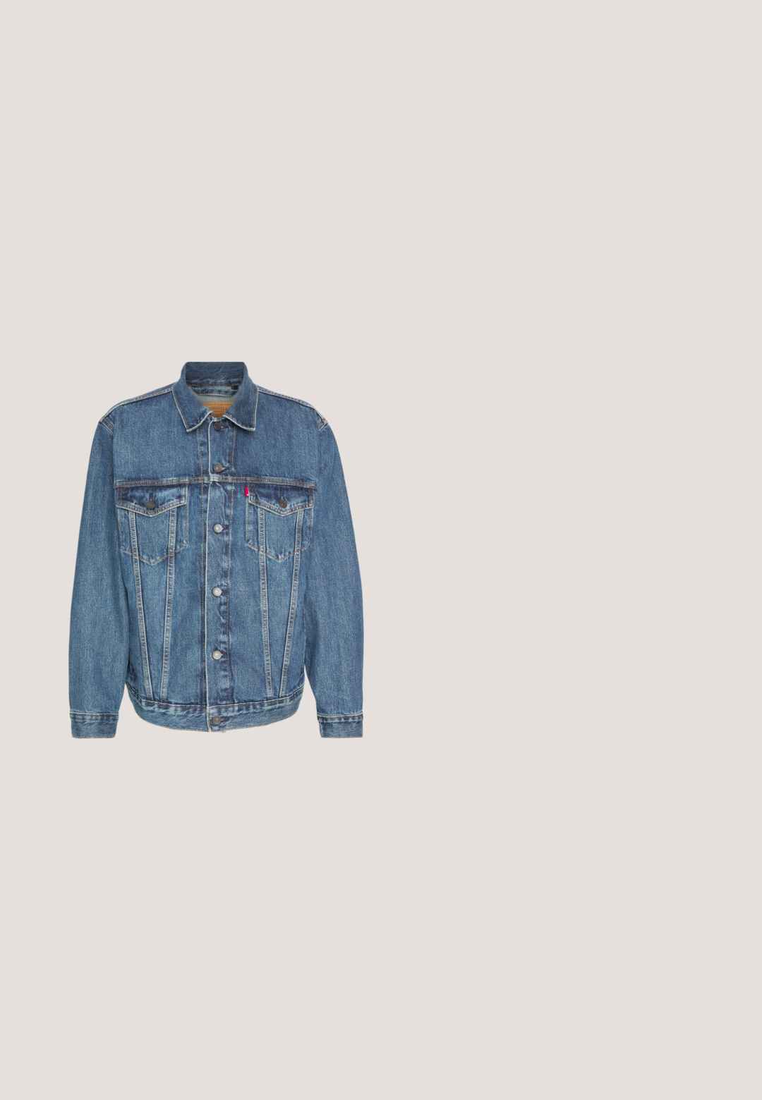Chaqueta de vaquero en azul medio con cierre de botones, dos bolsillos en el pecho y cuello clásico. Cuenta con detalles de costura y un corte relajado.; Next BOXY FIT - HEAVYWEIGHT T-SHIRT  . - Camiseta básica - white; Vaqueros de mezclilla azul oscuro con puños doblados, cierre de botón y cremallera, bolsillos delanteros y para monedas, y costuras en contraste sobre un fondo blanco.; Botas Chelsea de cuero marrón con paneles laterales elásticos y tiradores. Parte superior texturizada, suela de goma duradera y detalle de costura en contraste.; Pañuelo cuadrado azul con patrones blancos de cachemira y texto "Les Deux Legacy" centrado y a lo largo de los bordes.; Cinturón de cuero marrón con hebilla de metal cepillado, presenta una textura suave y un diseño clásico. La correa se estrecha hacia el final.