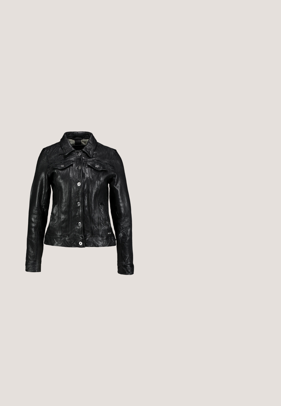 Maze CARDRONA - Læderjakker - black; Sort, langærmet, figursyet dame skjorte med knapper, krave og sømdetaljer på siderne, vist på hvid baggrund.; Sorte slim fit jeans lavet af strækbart bomuldsblandingsstof. Har en frontlukning med knap og bæltestropper for justerbar pasform.; Stuart Weitzman RESERVE - Overknees - black; Skildpadde-solbriller med mørke gradientlinser. Har guldfarvede metaldetaljer langs stængerne. Rund form med kraftige stel.; Sort læder håndtaske med to sølv lynlåse, top håndtag, justerbar rem og nitter langs kanterne. Struktureret overflade.