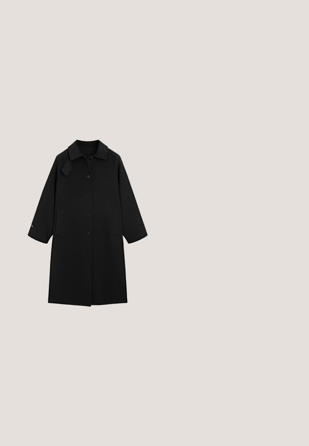 Zwarte lange wollen jas met knoopsluiting, kraag, twee voorzakken en lange mouwen met knoopmanschetten.; Marks & Spencer Vest - black; Effen wit shirt met lange mouwen, plat gelegd met de achterkant zichtbaar, eenvoudige ronde hals, minimalistisch ontwerp, zonder patronen of logo's.; Zwarte wijde broek van soepel stof. Kenmerken zijn onder meer een geplooide voorkant en zijzakken. Tailored ontwerp met een gepolijste afwerking.; Glanzende donkergrijze leren loafer met lage hak, ronde neus en decoratieve band over de bovenkant, zijaanzicht op witte achtergrond.; Zwarte leren handtas met dubbele handvatten en een klein gouden Lancaster Paris-logo in het midden aan de voorkant.