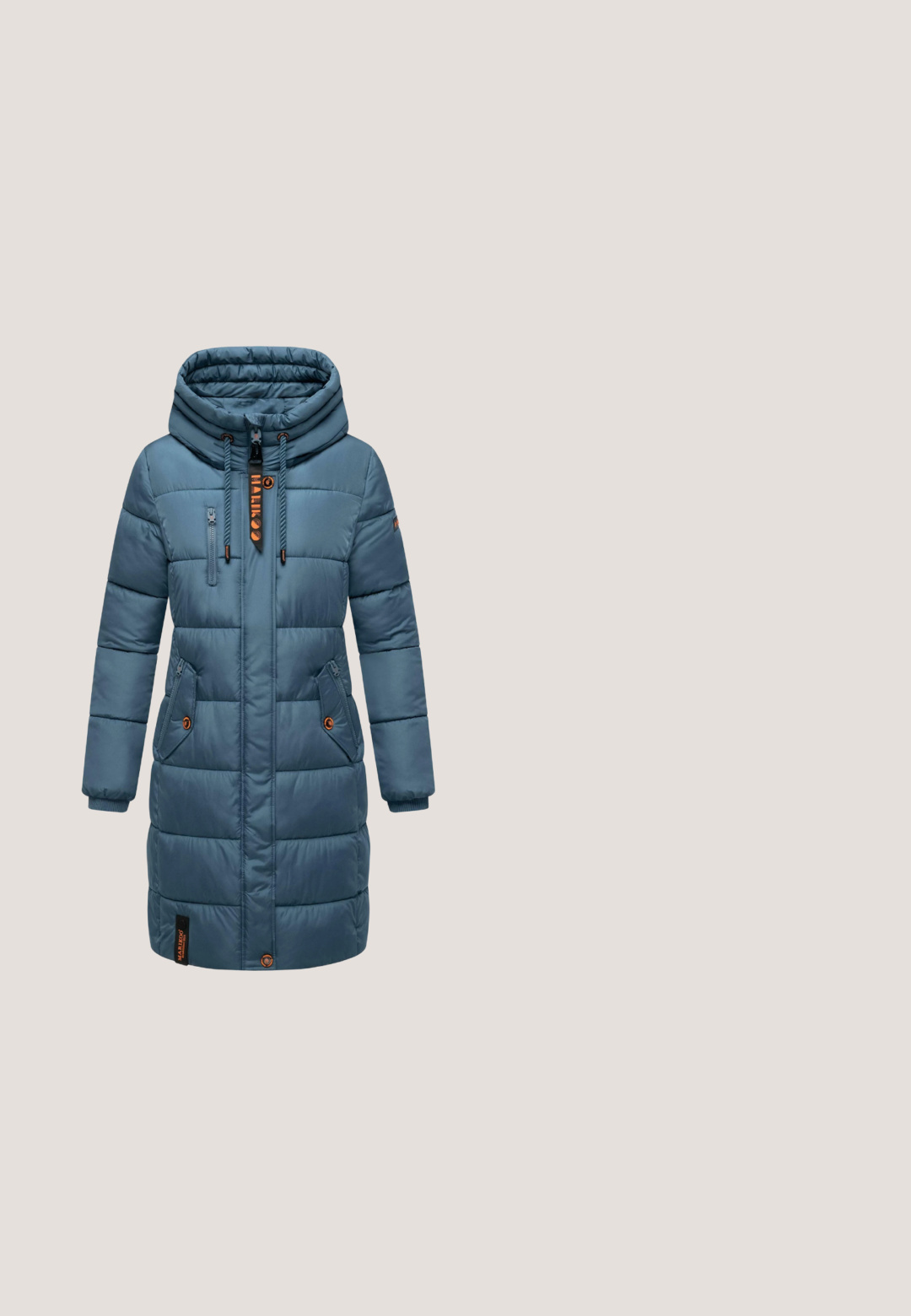 Polstret teal frakke med hætte, featuring en frontlynlås, to sidelommer og kontrasterende orange hardware detaljer. Justerbare manchetter.; Marineblå V-hals sweater lavet af ribstrikstof, med kabelmønstre og et lille hvidt ankerlogo på venstre bryst.; Mørkeblå slim-fit leggings med elastisk taljebånd, glat stof og uden synlige lommer eller hægter.; Nine West Vinterstøvler - gray; Sort nylon skuldertaske med tekstureret rem, to frontlommer med lynlås og logo-accent. Glat finish med buet form.; Sølvøreringe med et sommerfugldesign, der har funklende klare sten. De har en struktureret, poleret overflade og hængende form.