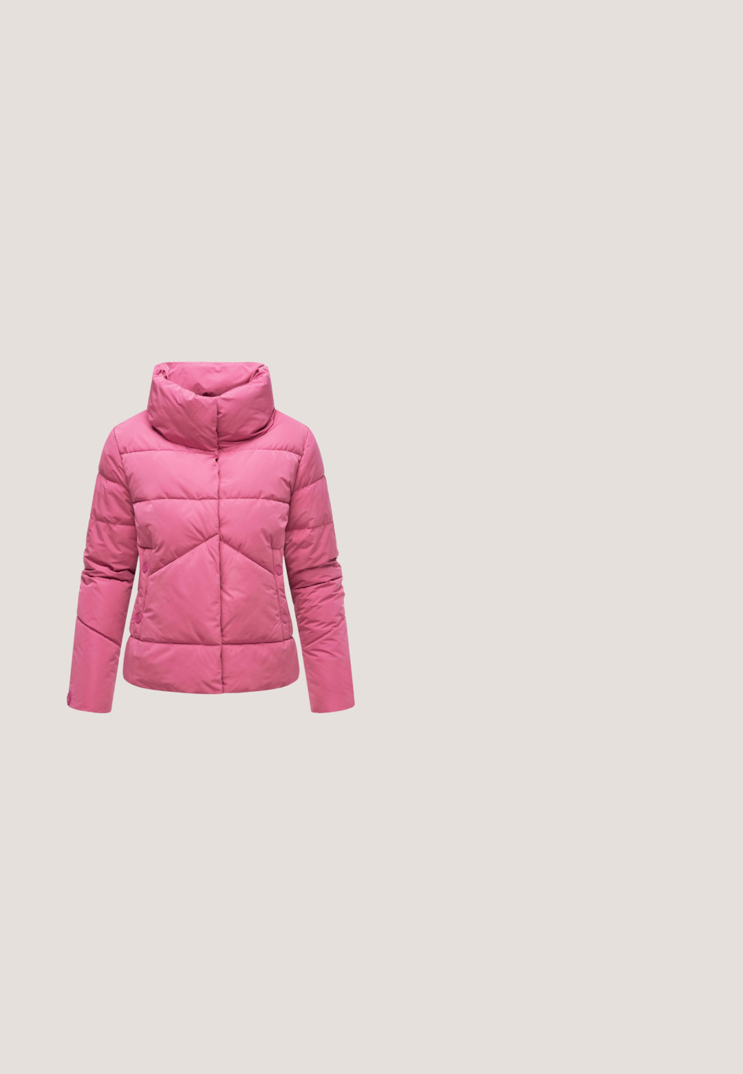 Chaqueta acolchada rosa con un alto cuello, que presenta un diseño acolchado y acentos de botones en el lateral. Material suave y brillante.; Camiseta de manga larga con forma ajustada, hecha de algodón suave. Presenta rayas horizontales rosas y blancas y un escote amplio.; Pantalones de tiro alto y pernera ancha en rosa brillante sólido con cintura ajustada y sutiles plisados delanteros.; Zapatilla de deporte de ante rosa de corte bajo con rayas blancas, cordones blancos, suela de goma marrón y lengüeta trasera rosa con texto de la marca en blanco.; Bolso de mano de cuero rosa suave con asa triangular redondeada y correa de hombro ajustable beige, con la marca "Bimba y Lola" en la parte inferior frontal.; Collar redondo con grandes eslabones de cadena rosa mate, conectados por un pequeño cierre plateado en la parte delantera, exhibido sobre un fondo blanco.