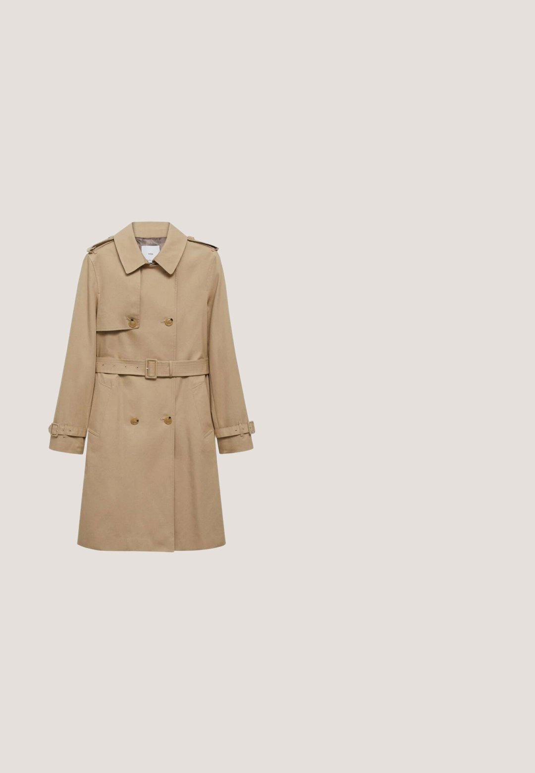 Manteau beige à double boutonnage, avec une taille ceinturée et des épaulettes. Dispose de manches longues et de poches latérales.; Robe midi beige à manches longues avec poignets élastiqués froncés, encolure en V, et taille ajustable ceinturée avec œillets métalliques.; Espadrille compensée marron tissée avec bout fermé, lien à nouer autour de la cheville et panneau de talon texturé.; Des lunettes de soleil avec un motif écaille de tortue, de forme carrée, des verres à dégradé foncé et des accents en métal doré sur les branches.; Sac à main en cuir matelassé marron avec bandoulière chaîne dorée et détail de fermoir en forme d'oiseau doré sur le rabat avant.; Collier en chaîne en or avec un pendentif circulaire doté d'un halo argenté et gravé du logo "MK", rehaussé de crystals transparents.