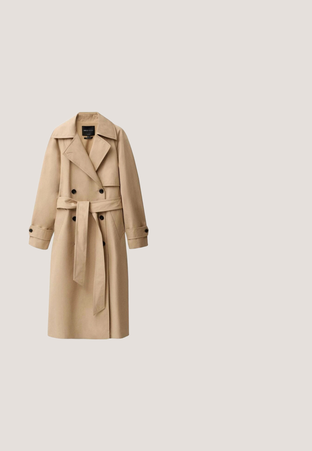 Beige trench coat valmistatud siledast kangast, topelt-nupuga esiosa, laiad kraed, vöödiga talje ja nööpidega mansetid.; Pitkähihainen poolopaita, jossa on sinisiä, valkoisia ja punaisia vaakasuoria raitoja sekä valkoinen kaulus, asetettuna tasaisesti valkoiselle taustalle.; Mustat leveälahkeiset housut, joissa on laskokset, valmistettu sileästä kankaasta. Omaavat korkeavyötäröisen siluetin ja siistin, muotonsa pitävän leikkauksen.; Musta nahkainen ballerina, jossa on terävä kärki ja pieni rusetti edessä, litteä pohja, sivukuva.; Musta nahkainen olkalaukku ohuella hihnalla, kultaisella vetoketjulla ja hillityllä kolmionmuotoisella kirjailulla etupuolella.; Kulta-sävyinen metallirengas, jossa on leveä kaista ja joka sisältää merkittävän, kohotetun "A"-kirjaimen muotoilun. Tasainen, pe reflective pinta, jossa on kiillotettu viimeistely.