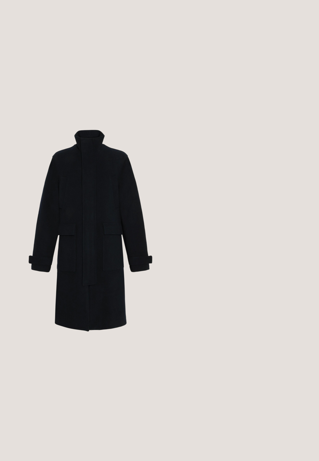 Minimum JOSEPH - Klassischer Mantel - sky captain; Grauer Langarm-Sweatshirt aus strukturiertem Stoff mit Rundhalsausschnitt und gerippten Bündchen. Verfügt über ein minimalistisches Design ohne Verzierungen.; Schwarzes Kurzarmhemd mit Kragen und vorderem Reißverschluss, präsentiert vor weißem Hintergrund.; Schwarze Hosen aus elastischem Stoff, mit klassischem Design, geraden Beinen, Fronttaschen und einem einzelnen Knopfverschluss am Bund.; Zign LEATHER - Stiefelette - black; Schwarze Leder-Umhängetasche mit strukturierter Oberfläche, verstellbarem Riemen und einer Vorderklappe mit dezentem Logo. Kompakte und rechteckige Form.