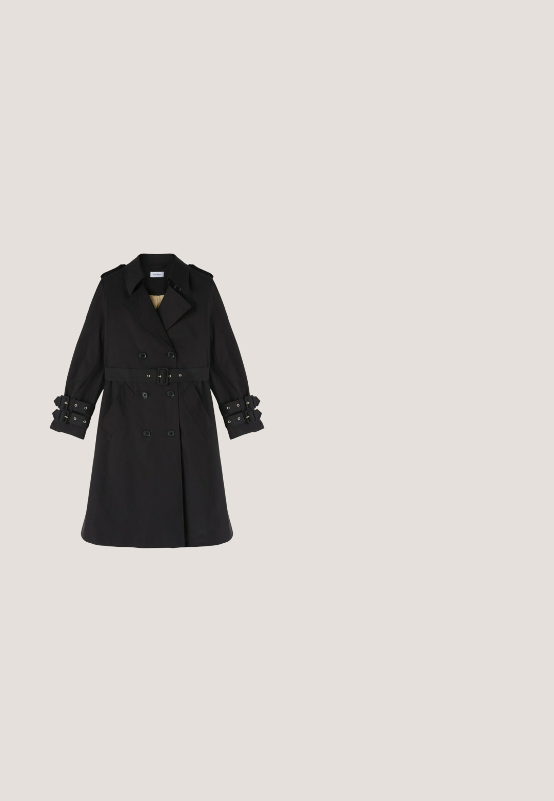 Chaqueta negra de trench con botones de doble pecho, cintura ceñida con cinturón, epaulettes en los hombros y detalles de hebilla en los puños. Tejido suave.; Vestido midi negro con una tela texturizada, mangas abullonadas y un cuerpo fruncido que se despliega en una falda amplia. Escote suave.; Zapato de salón de ante negro con tacón alto, con punta afilada y detalle floral en la parte delantera. Incluye un tacón de aguja delgado.; Gafas de sol cuadradas negras de gran tamaño con lentes oscuras degradadas y un emblema decorativo dorado en la patilla.; Bolso de piel negra con acentos de tachuelas decorativas, un asa trenzada en la parte superior y un detalle de flecos en la base. Forma rectangular con cierre a presión.; Collar delicado de cadena de oro con tres colgantes de mariquitas rojas y negras espaciadas uniformemente y un cierre ajustable con una etiqueta redonda.
