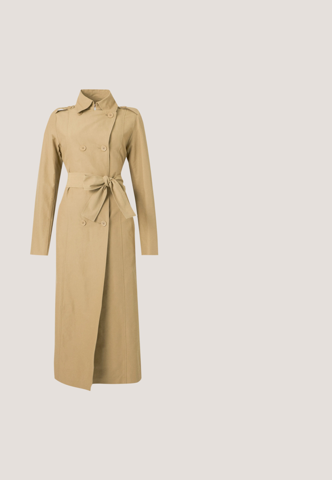 Long trench-coat beige avec boutons croisés, épaulettes, col et ceinture nouée à la taille sur un fond uni.; Cardigan noir à col en V avec manches longues et trois boutons décoratifs en forme de cœur sur le devant.; Débardeur vert clair sans manches avec encolure ronde et petit blason brodé centré sous l'encolure.; Pantalons en denim bleu clair avec des rayures verticales blanches, design à jambe droite, cinq poches et une poche cargo latérale.; Baskets blanches avec une tige en cuir texturé, deux bandes dorées claires, et un accent de talon doré pailleté. Semelle en gomme avec une bande de roulement à motif.; Sac à bandoulière en cuir vert olive avec ferrures dorées, rabat incurvé, poignée supérieure unique et sangle en tissu réglable.