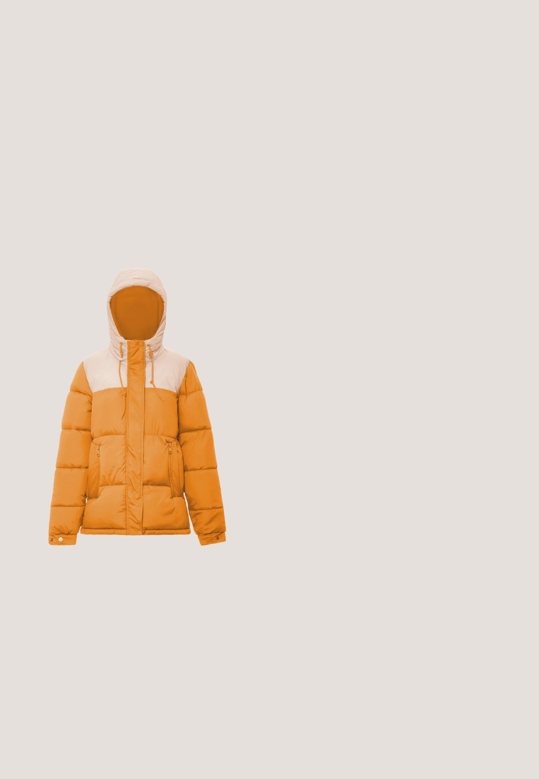 Doudoune orange et crème, avec capuche, poches zippées et design coloré avec texture matelassée.; Haut en maille côtelée à manches longues avec des rayures horizontales bleues, blanches et roses sur le corps, des manches rayées vertes et bleues, et un logo brodé central.; Pantalons de survêtement bleu marine en tissu doux, avec une taille élastique à cordon de serrage, des poignets élastiques et un petit logo blanc.; Baskets plateforme en crème, beige et lavande avec une finition en cuir lisse et en velours, dotées d'une semelle texturée et d'un laçage à l'avant.; Sac fourre-tout blanc en matériau lisse, avec deux poignées, une plaque logo à l'avant et un porte-clés orné d'un charme en forme de cœur rose portant l'inscription « tommy jeans ».; Collier chaîne en argent avec des breloques en forme de cœur, d'étoile et de drapeau, incluant une breloque cœur suspendue aux couleurs rouge, blanc et bleu.