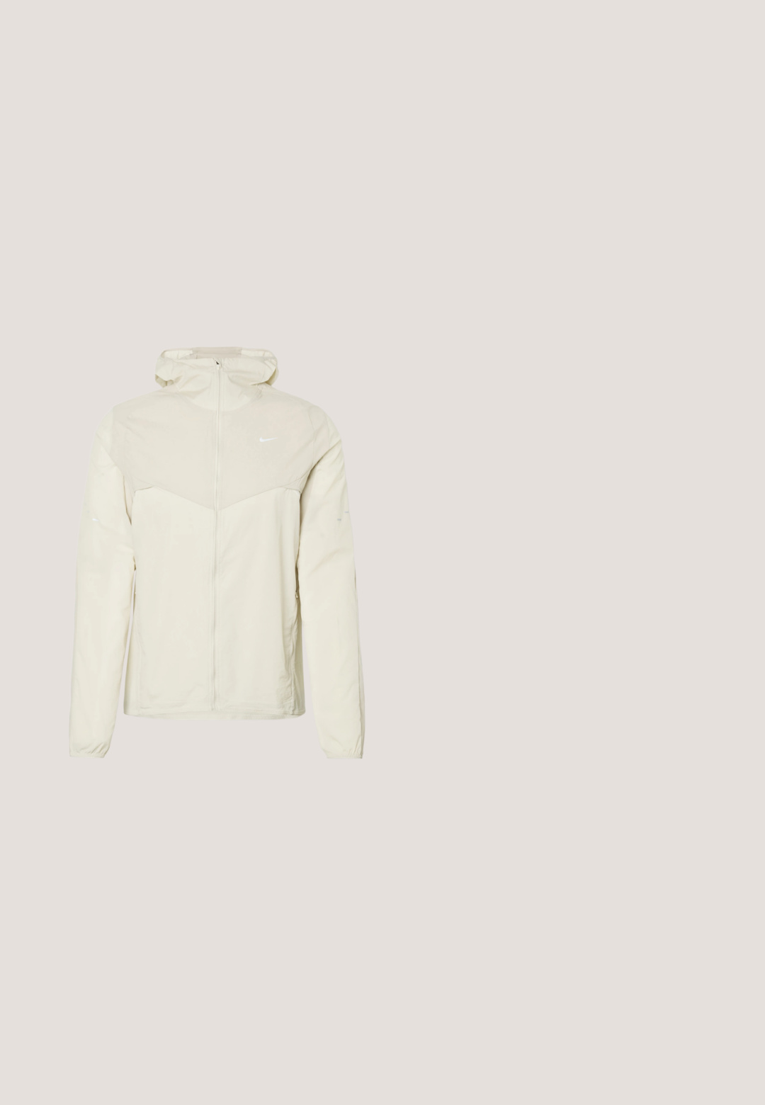 Veste à capuche beige clair avec fermeture éclair intégrale à l'avant, manches longues, et petit logo Nike blanc sur la poitrine gauche.; Débardeur de sport sans manches avec une partie supérieure jaune et un motif abstrait bleu, noir et jaune en dessous, avec un petit logo Nike rose.; Short de sport bleu marine avec ceinture élastique et logo Nike blanc sur la jambe gauche.; Chaussure de course néon vert et bleu avec un swoosh noir, en plein vol au-dessus d'un passage piéton sur une rue en asphalte.; Lunettes de sport avec une monture foncée et de grands verres miroirs reflétant des teintes bleues, violettes et orange.; Sac de sport à motif camouflage bleu et blanc avec des accents noirs, bandoulière réglable, poignées supérieures et poche avant zippée.