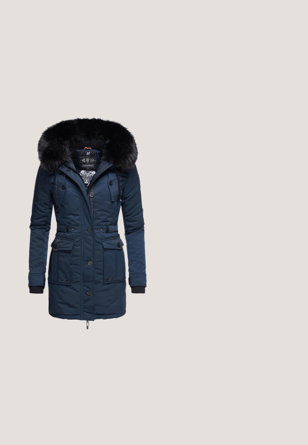 Parka bleu marine avec une capuche en fausse fourrure, texture matelassée, fermeture à boutons sur le devant, plusieurs poches et un motif de doublure intérieure contrastant.; Sweat-shirt marine avec un dessin d'une femme cartoon en tenue de motard assise sur une moto rouge, entourée du texte "Biker Betty, le symbole original de l'attitude."; Jean en denim bleu taille haute, coupe slim, avec poches à l'avant et à l'arrière, fermeture par bouton, et un léger effet délavé sur les cuisses et les genoux.; Pepe Jeans LONDON LOGO - Baskets basses - manhattan grey; Pepe Jeans Sac à main - navy; DIAMANT L'ÉTERNEL CUT LEAF LINKS  - Bracelet - rose gold-coloured