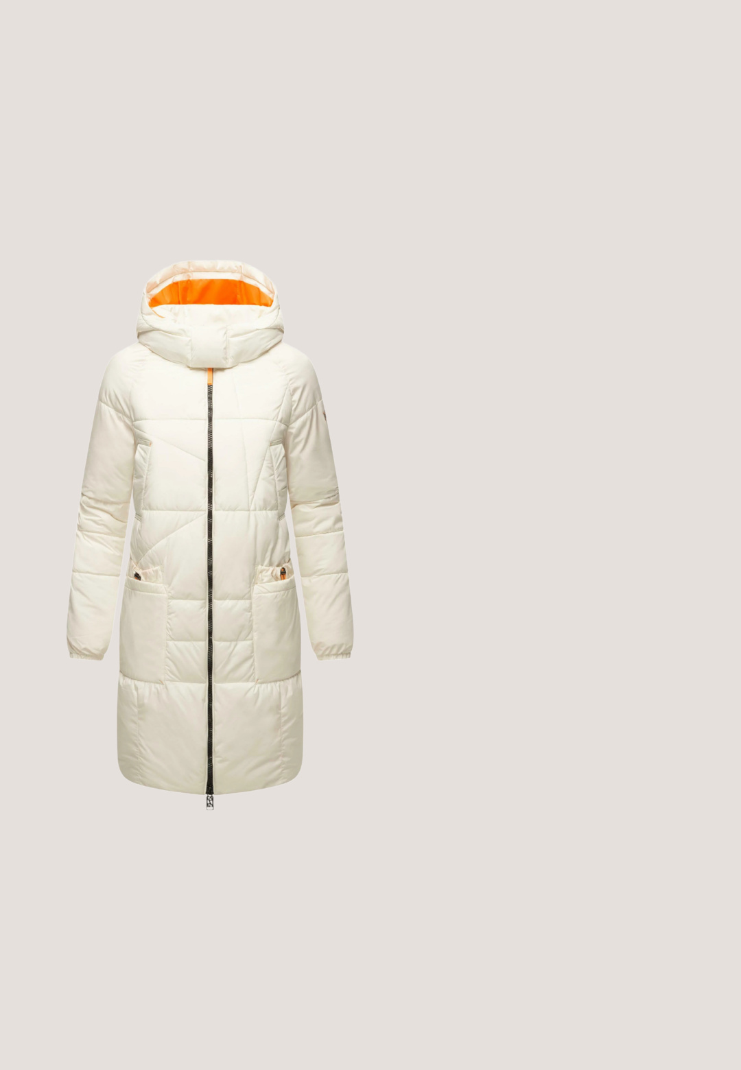 Witte pufferjas met een oranje voering in de capuchon, ritssluiting aan de voorkant, twee grote voorzakken en een geometrisch gestikt patroon.; Witte kabelgebreide vest met knopen, V-hals en geborduurd logo op de linkerborst.; Geel en wit gestreept overhemd met lange mouwen, met geribbelde textuur en ronde hals. Bevat een klein geborduurd logo op de borst.; Blauwe denim flared jeans met een middelhoge taille, voorzien van stikselaccenten, twee voorkruipzakken en een achterzak met label.; Witte sneaker met lichtbeige accenten met structuur, glad leer en stoffen materialen, vetersluiting en een dikke, gevoerde zool.; Crèmekleurige leren handtas met een enkele handgreep, gestreepte stoffen schouderriem en stervormige hanger met metalen studs.