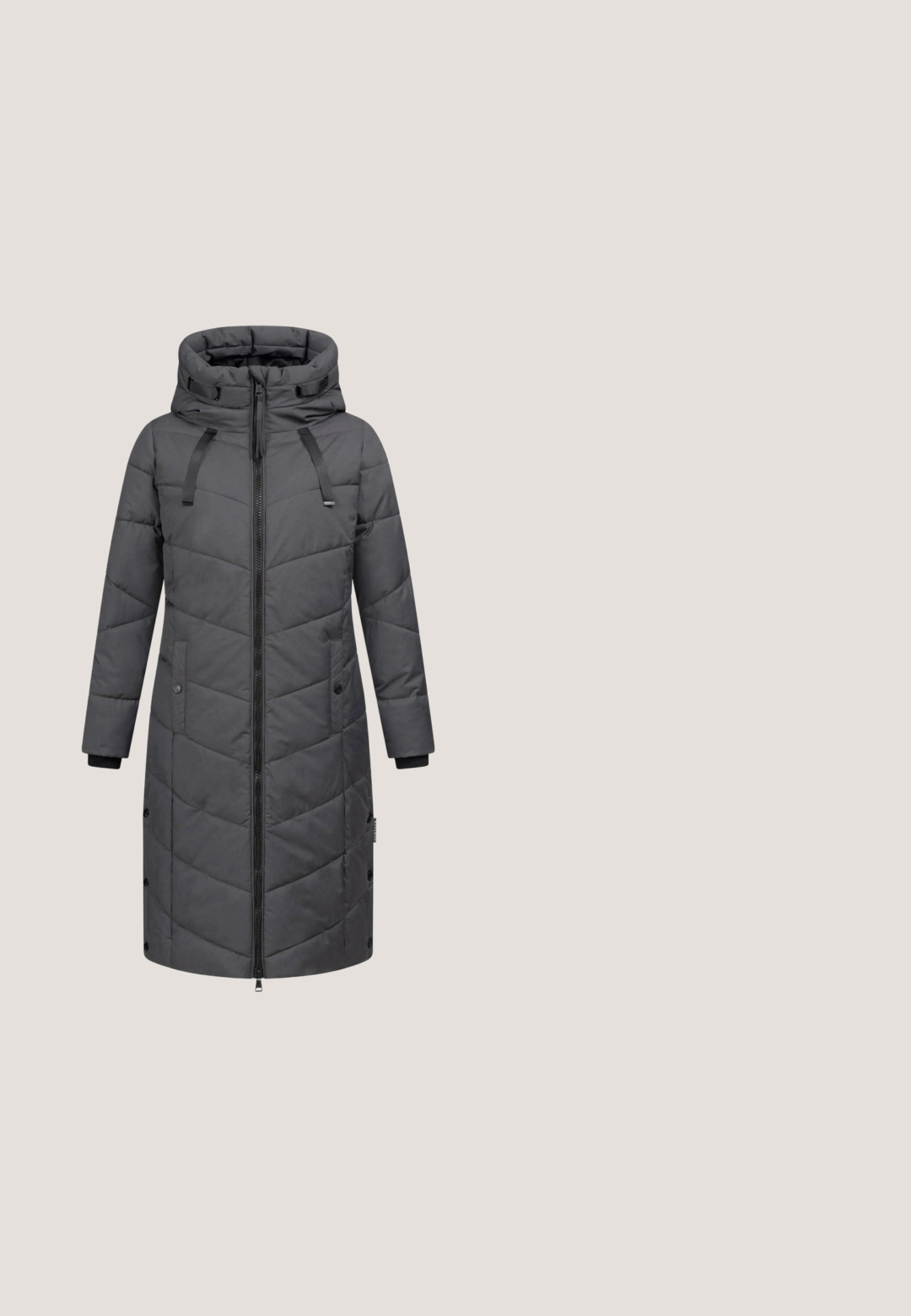 Navahoo Wintermantel - anthrazit; Grijze gebreide trui met geribde textuur, lange mouwen en een flared ontwerp aan de zoom. Ronde halslijn en gestroomlijnde vorm.; Lichtgrijs langemouwen bovenstuk van zachte, rekbare katoen. Heeft een ronde halslijn en een aansluitend ontwerp. Geen patronen of versieringen aanwezig.; Grijze joggingbroek met wijde pijpen, een elastische tailleband en een lange stoffen ceintuur, met zijzakken en een relaxed fit.; Zwarte suede enkelsneaker met een textuur bovenwerk, contrasterende witte zool en een zachte fur kraag. Ontworpen met vetersluiting en versterkte stiksels.; Zwarte handtas van getextureerd leer met lange handvatten, een afneembare schouderriem in beige-grijs gestreept, en een klein bruin teddybeerbedeltje met een strik.