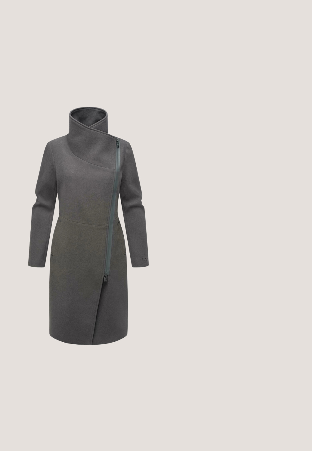 Grijze wolmixjas met een asymmetrische kraag, schuine ritsluiting en lange mouwen. Bevat zijzakken en een minimalistisch ontwerp.; Zwarte gebreide cardigan met lange mouwen, geribde boorden en zoom, V-hals en vier knopen aan de voorkant.; Langarmshirt in donkergroen katoen met een ronde hals, met een gladde textuur en minimalistisch ontwerp, zonder zichtbare patronen of accenten.; Wijd uitlopende broek in een glanzende, gestructureerde grijze stof met een hoge taille en subtiele glans, met een zwarte tailleband voor comfort.; Miriade Snowboots  - nero; Grote donkergrijze suède handtas met een brede band en een druppelvorm, weergegeven tegen een witte achtergrond.