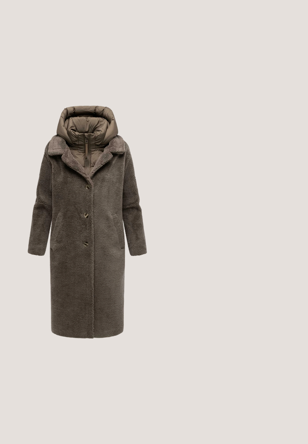 Lang, mørkegrå fuzzy frakke med en polstret hætte, knaplukning og sidelommer. Teksturen ser blød og varm ud, passende til koldere vejr.; Brun sweater med ribstrikket rund halsudskæring, lange ærmer og ribstrikket kant. Blød tekstur og enkelt design, velegnet til afslappet brug.; Brun ruskind mini nederdel med to forlommer og en lige kant på en hvid baggrund.; Brune ruskinds ankelstøvler med sorte læderdetaljer, gyldne øskner, chunky sort hæl og mønstret sål, med snørebåndsdesign.; Brun læder crossover taske med fladt design, lynlåslukning og justerbar rem. Har minimal søm og en glat overflade.; Tynd armbånd med skiftevis små brune og gyldne perler og en guldlås med en justerbar kæde, der ender i en sommerfuglevedhæng.