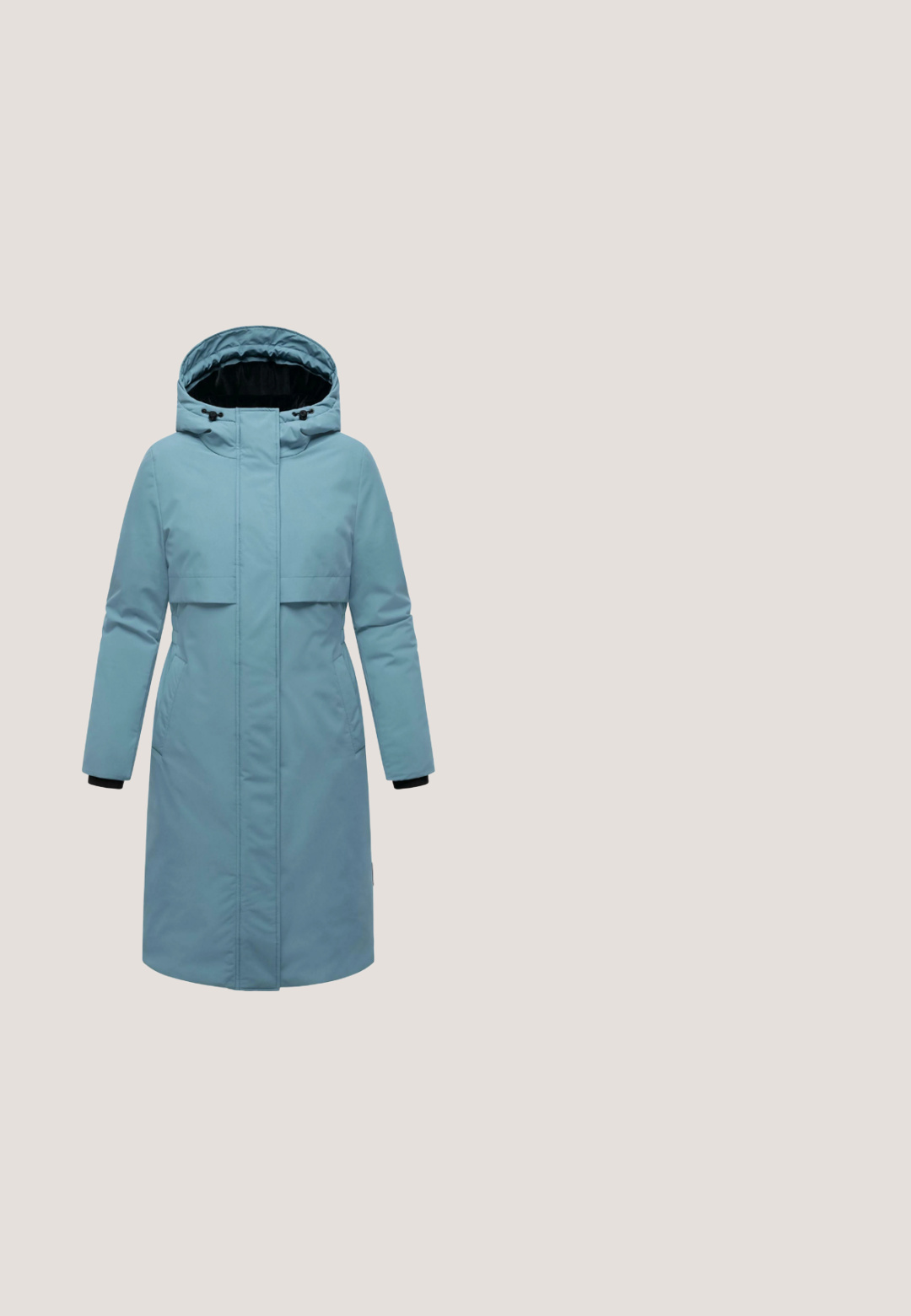 Parka imperméable bleu clair avec capuche, rabat frontal, poches latérales et poignets noirs. Fabriqué en matériau durable pour les temps froids.; Sweat-shirt col rond bleu avec « SUNDAY Club » imprimé sur le devant en lettres blanches texturées et manches longues avec des poignets côtelés.; T-shirt bleu clair à manches courtes avec col rond, coupe légèrement cintrée et une étiquette de marque noire à l'intérieur du col.; Pantalons larges de couleur bleu clair, en tissu doux, avec une ceinture lisse et des coutures verticales subtiles pour un détail supplémentaire.; Baskets basses en toile bleu clair avec semelle en caoutchouc blanche, lacets blancs et bout texturé, vues de côté sur fond blanc.; Sac bandoulière en cuir bleu clair texturé avec bandoulière ajustable et logo « Liebeskind Berlin » embossé à l'avant.
