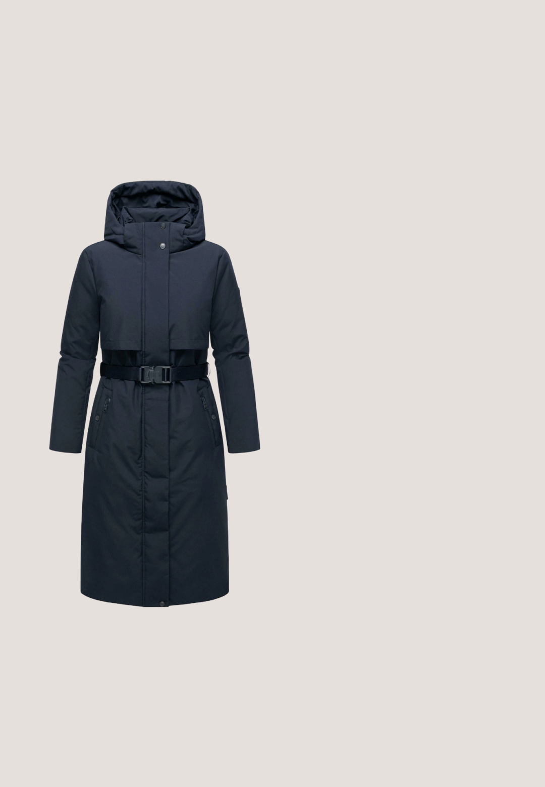 Abrigo acolchado azul marino con capucha, cierre de cremallera y botón, cintura ceñida con cinturón y dos bolsillos laterales. Textura suave y diseño hasta la rodilla.; Suéter de rayas en blanco y negro con cuello alto, que presenta detalles en los hombros con botones y un diseño ajustado. Textura de punto suave.; bugatti BU-303 - Falda de cuero - schwarz; NeroGiardini Botines de tacón - nero; Bolso de tela a rayas blanco y negro con una parte superior redondeada, correa ajustable negra, cierre de cremallera y una etiqueta con el logo en la parte delantera.; Pendientes de aro en tono plateado con cristales transparentes incrustados y "GUESS" grabado en la superficie, con cierre de presión.