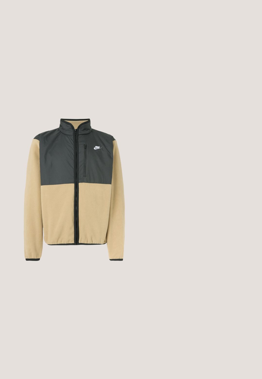 Chaqueta de forro polar de Nike con un diseño dividido, parte superior en gris carbón y parte inferior en beige, bolsillo con cremallera y cuello alto.; Sudadera gris hecha de una mezcla de algodón, con un cuello redondo, hombros caídos y un pequeño logo blanco en el pecho.; Camiseta de algodón verde oliva de manga corta, que presenta un gran logo "N" estampado en beige y un pequeño swoosh de Nike en rosa en el pecho.; Pantalones de chándal azul marino oscuro con cintura elástica y cordón. Hechos de tela suave, presentan un pequeño logo blanco en la cadera izquierda.; Zapatilla de ante gris con acentos dorados, paneles texturizados y cordones a juego. Cuenta con una suela acolchada y un detalle de logotipo en el lateral.; Gafas de sol sobredimensionadas y claras con lentes oscuros, que presentan un marco rectangular grueso y acentos texturizados en las patillas. Fabricadas de plástico transparente.