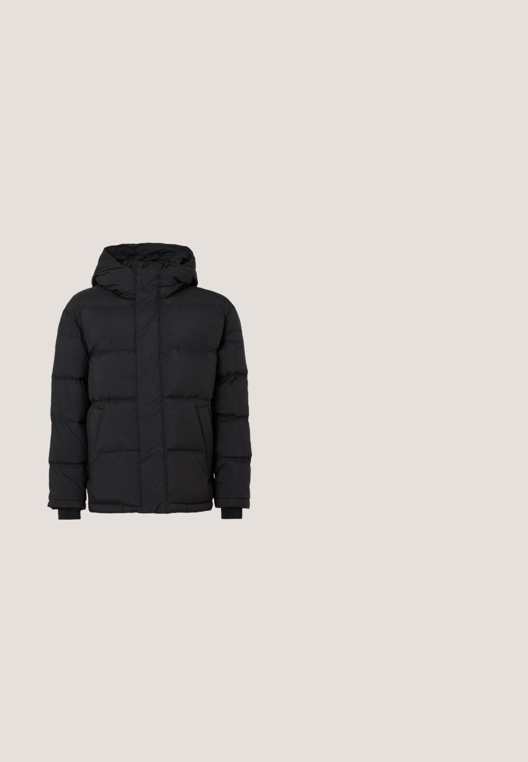 Veste matelassée noire avec capuche, design matelassé, poignets élastiques, fermeture éclair et poches avant. Fabriquée en matériau synthétique léger.; Sweatshirt bleu clair en coton avec un col ras du cou, des poignets côtelés et un logo d'oiseau noir brodé sur la poitrine gauche.; T-shirt en coton bleu marine à manches courtes, col rond, avec un texte imprimé en bleu clair : "HZW (25-26)", "HOLZWEILER" et "*WONDERLAND."; Jean en denim bleu foncé avec une coupe droite, dotés d'un design classique à cinq poches et de détails de couture subtils.; Baskets basses tricotées de couleur blanc cassé avec fermeture à lacets, semelle noire, et inscription "Armani Exchange" sur le côté et la languette talon.; Sac à bandoulière en nylon noir avec un patch logo texturé, fermeture éclair et une sangle ajustable dotée d'un fermoir en métal argenté.