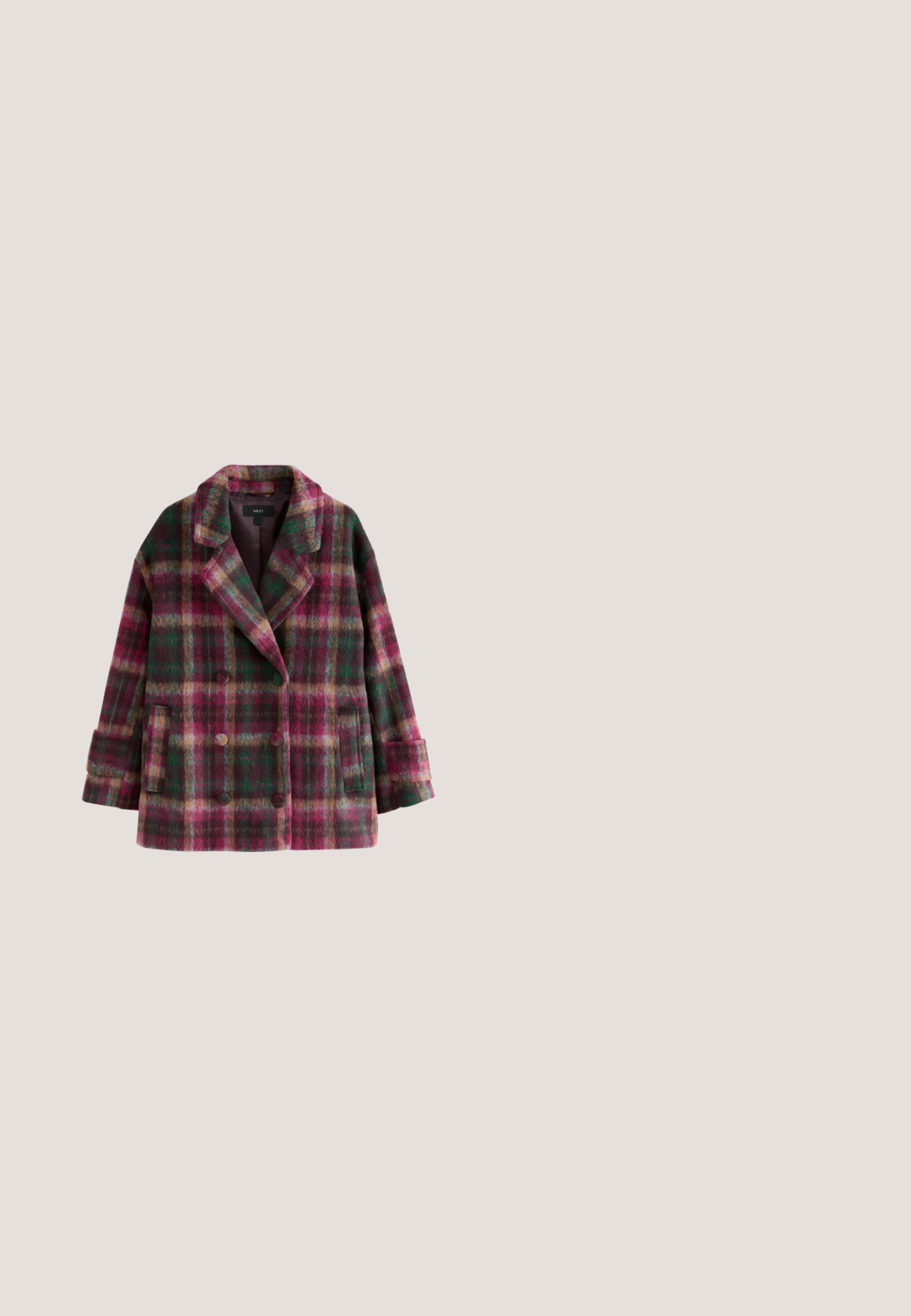 Wollen geruite jas met een mix van bordeauxrood, groen en bruin tinten, een gestructureerde afwerking, een oversized kraag en knoopdetail bij de manchetten.; Donkerblauwe denimstof met een subtiele verticale textuur, voorzien van oranje stiksels langs de naad voor accentuering.; Bordeaux wijde broek van katoen, met twee voorzakken, een rits en een gestructureerd ontwerp met plooien aan de voorkant.; Donkere bordeauxrode slingback-pumps van lakleer met een spitse neus, verstelbare bandjes met goudkleurige gespen en een lage, taps toelopende hak.; Giorgio Armani Zonnebril - brown; Zacht, donkerbruin leren tasje met trekkoord, gouden sluitingsdetails en smalle schouderbandjes, gebrandmerkt met "Liu Jo" in kleine gouden letters.