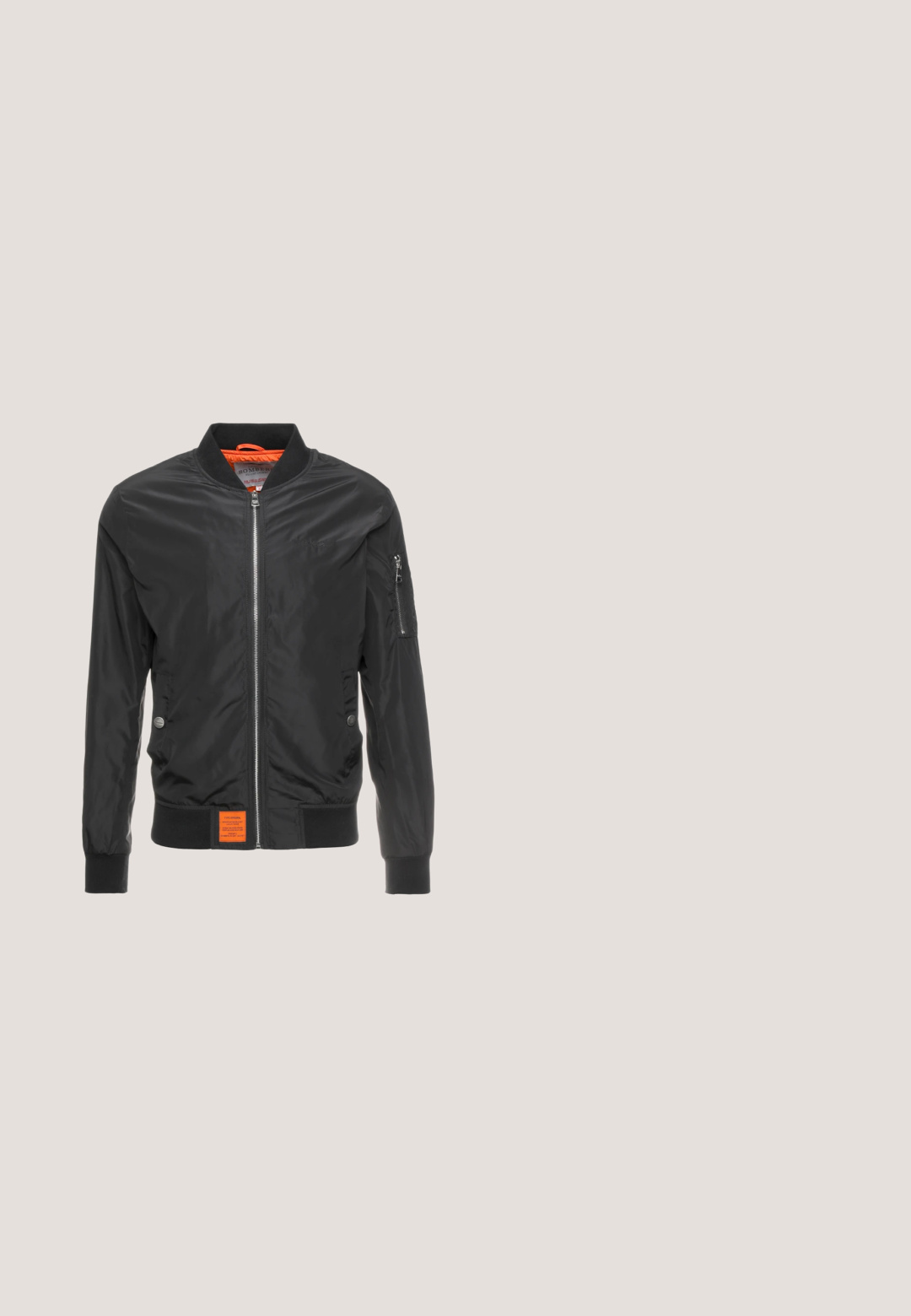 Zwarte bomberjack gemaakt van lichtgewicht stof met een gladde textuur. Voorzien van een rits aan de voorkant, zijzakken en een oranje labeldetail.; Grijze crewneck sweatshirt met ribbed manchetten en zoom, voorzien van een klein geborduurd logo op de borst. Gemaakt van zachte, gestructureerde stof.; Groen T-shirt met korte mouwen van een gladde stof, met een klein geel vogel-logo op de linkerborst. Ontwerp met ronde hals.; NN.07 OTIS - Straight leg jeans - stonewashed; Donkergrijze suède Chelsea-laars met zwarte elastische zijpanelen en dikke zwarte profielzool op reflecterende betonnen vloer.; Olijfgroene leren heuptas met een voorvak met ritssluiting en een klein rechthoekig metalen Calvin Klein-logo.